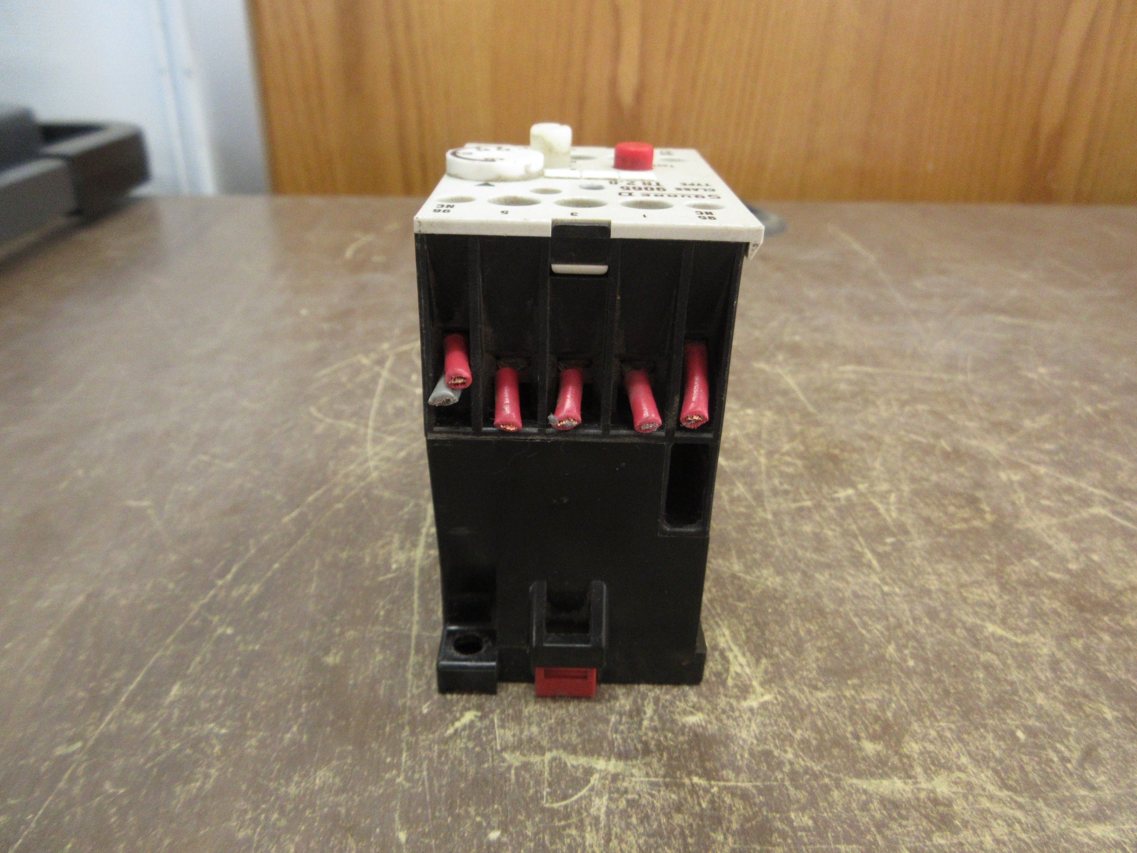 Square D Solid State Overload 9065 TR 2.8 Trip: 2.8-4.2A *Chipped Foot* Used