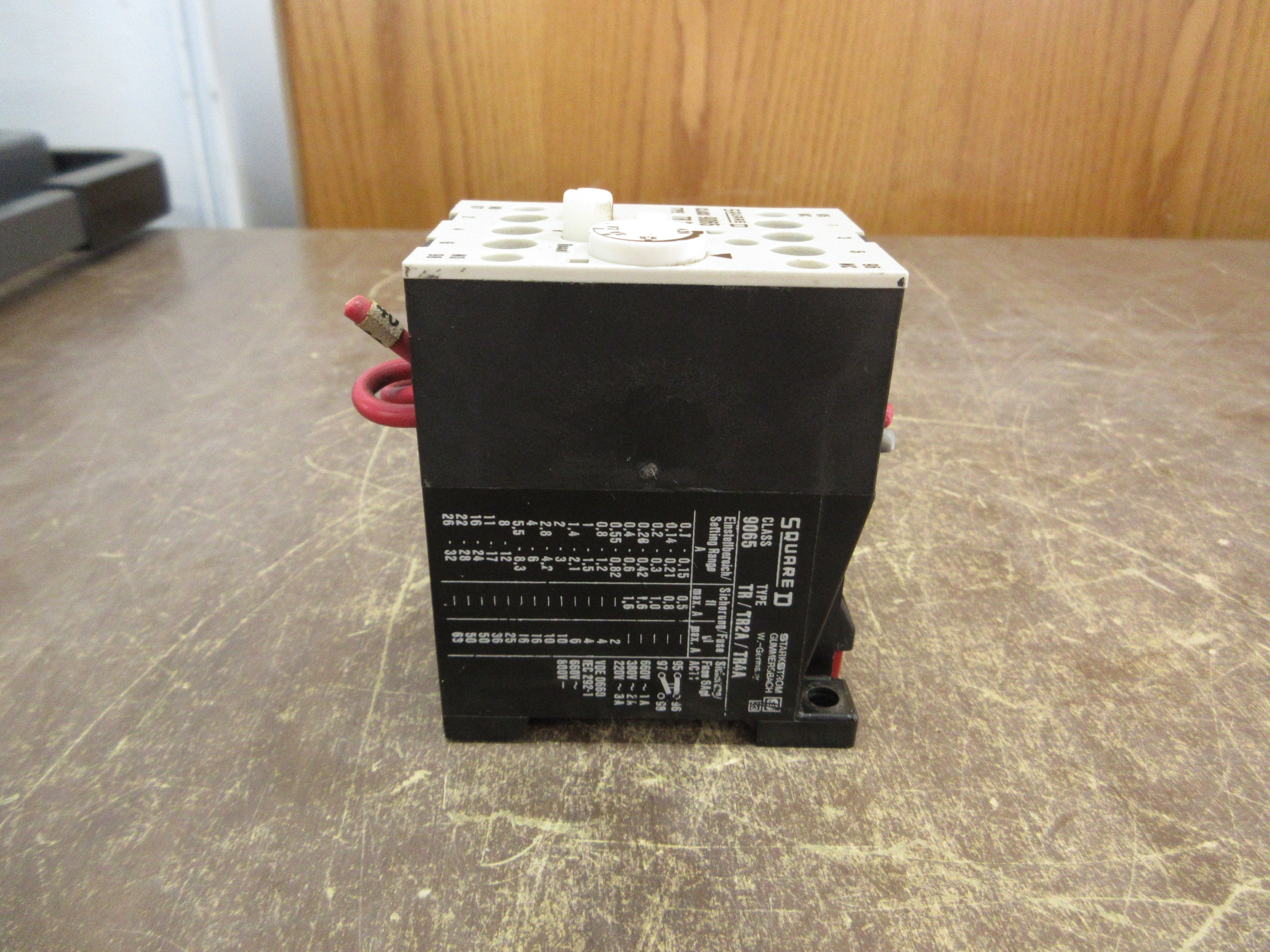 Square D Solid State Overload 9065 TR 2.8 Trip: 2.8-4.2A *Chipped Foot* Used