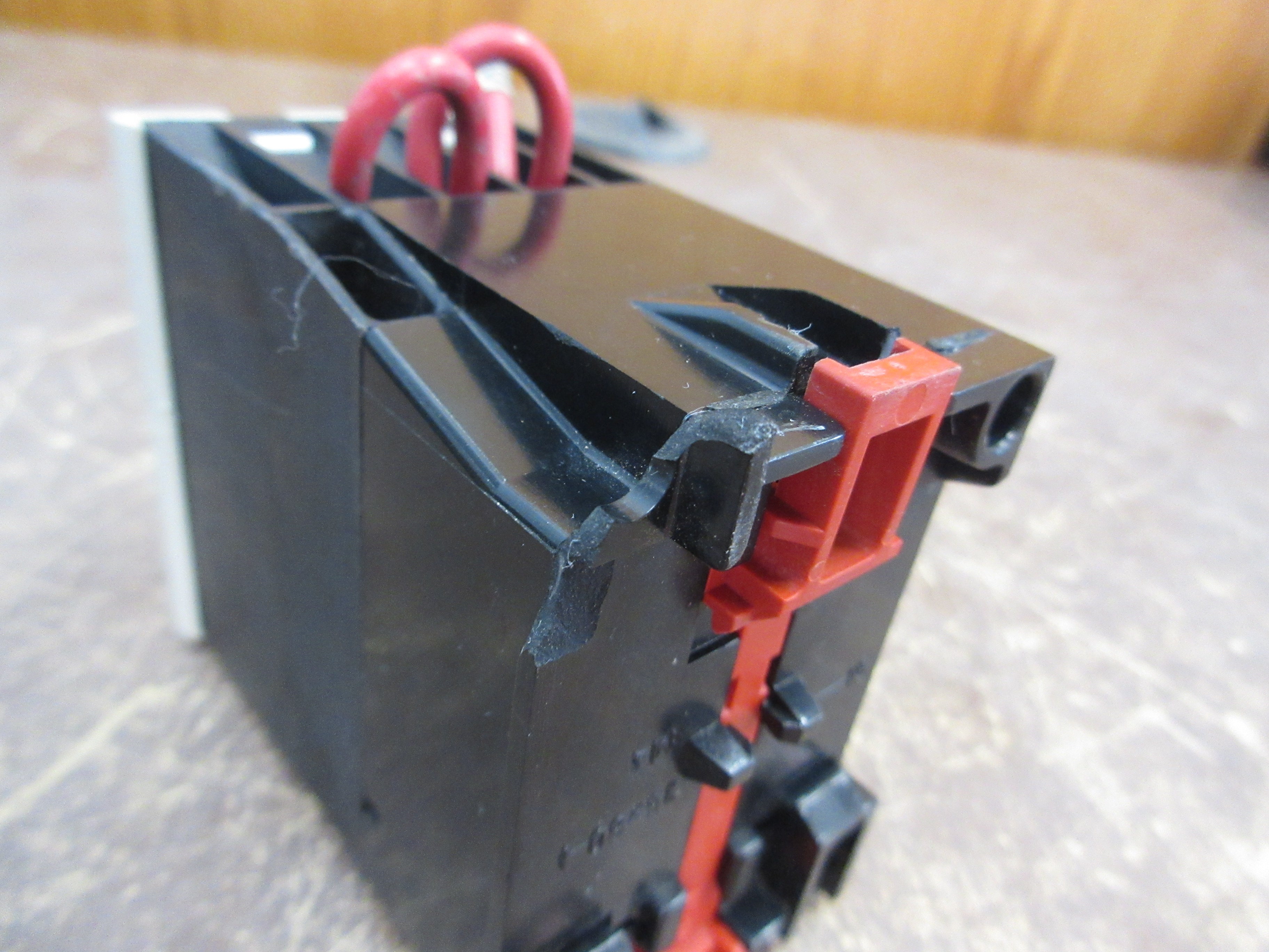 Square D Solid State Overload 9065 TR 2.8 Trip: 2.8-4.2A *Chipped Foot* Used