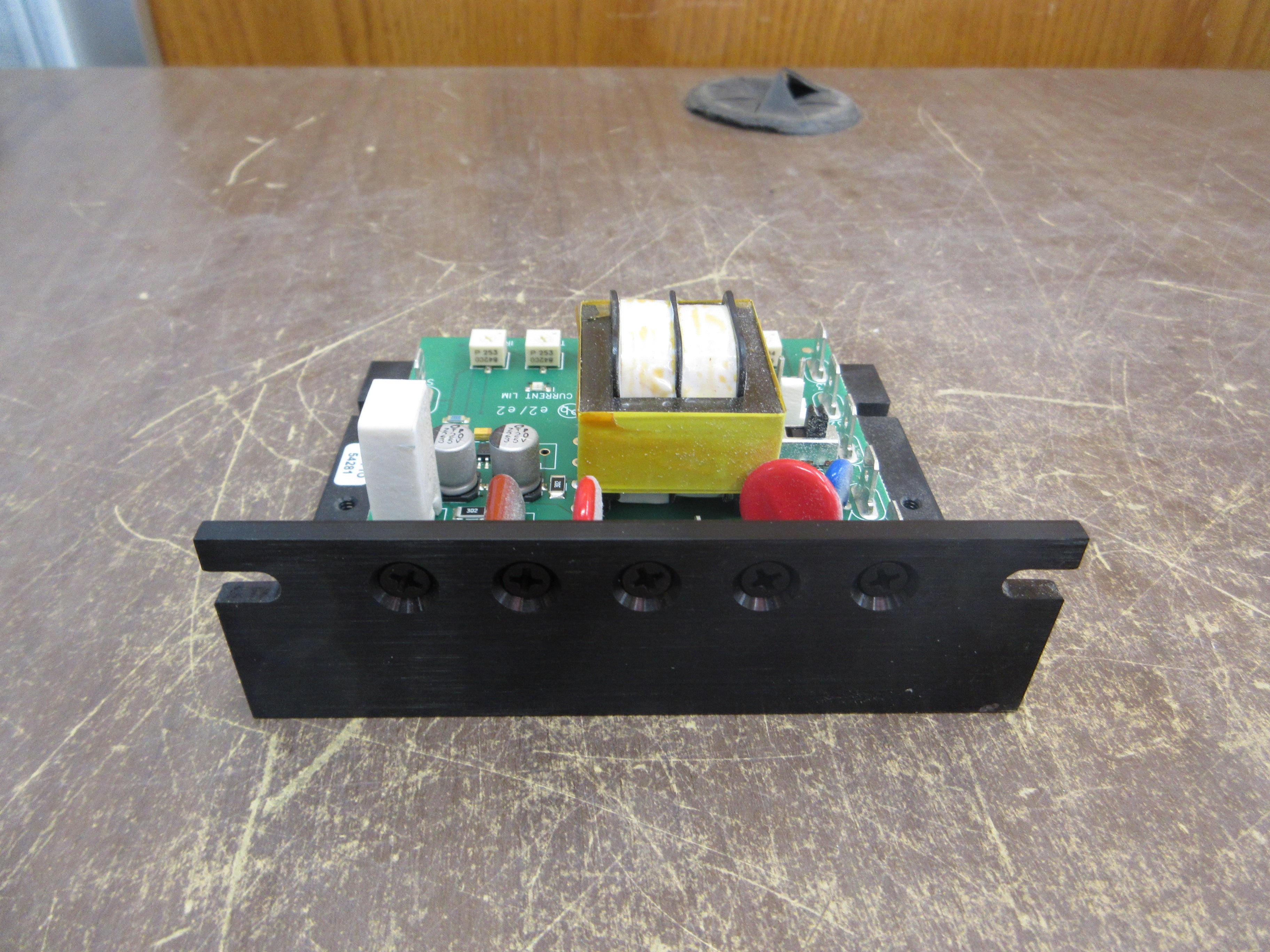 Leeson DC SCR Controller 174311.00 Input: 115/230VAC 50/60Hz 8A Max Armature: 0-90/0-180VDC 5A Max Used
