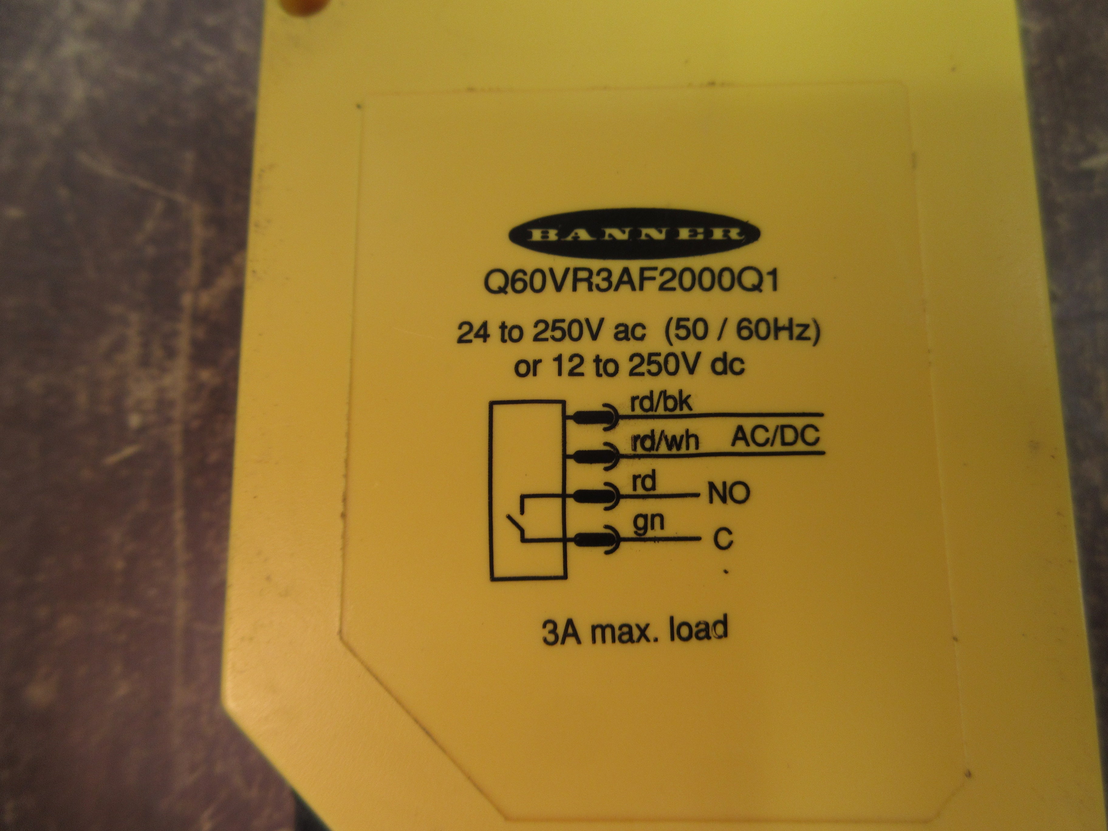 Banner Photoelectric Sensor Q60VR3AF2000Q1 24-250VAC 12-250VDC 3A Used