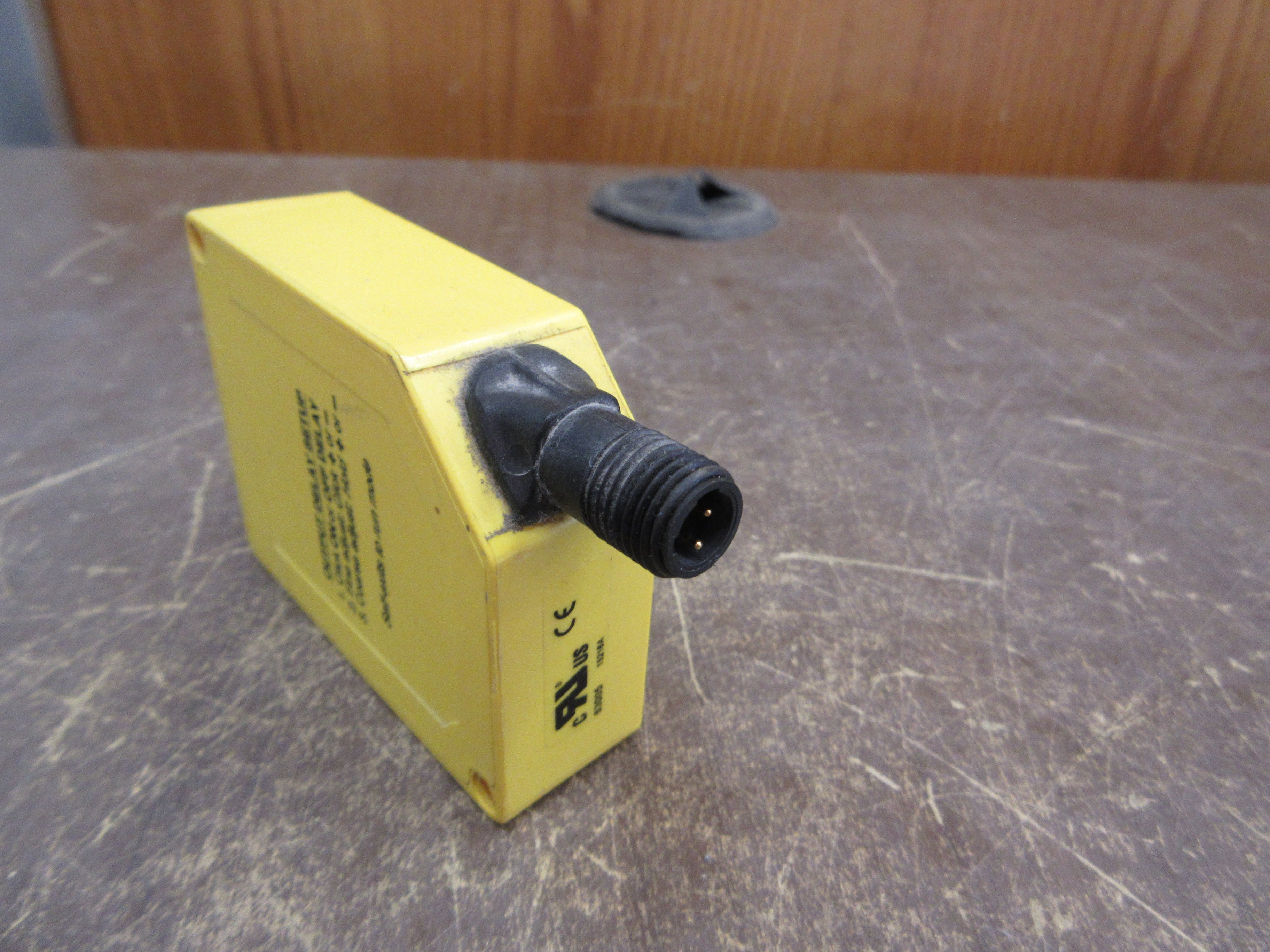 Banner Photoelectric Sensor Q60VR3AF2000Q1 24-250VAC 12-250VDC 3A Used