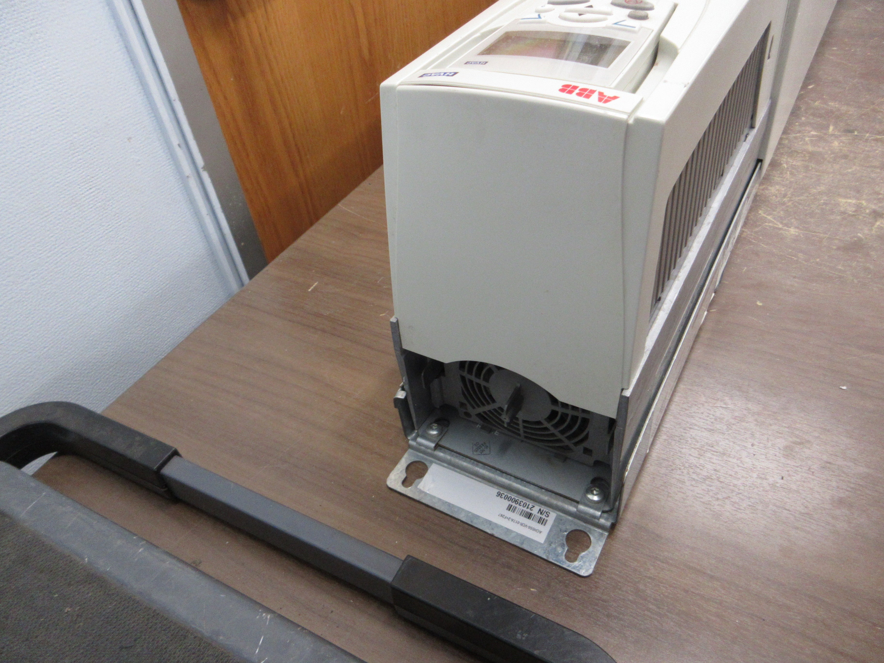 ABB ACH550 AC Drive w/ Bypass ACH550-VCR-017A-2+F267 5HP 3Ph w/ Keypad Used