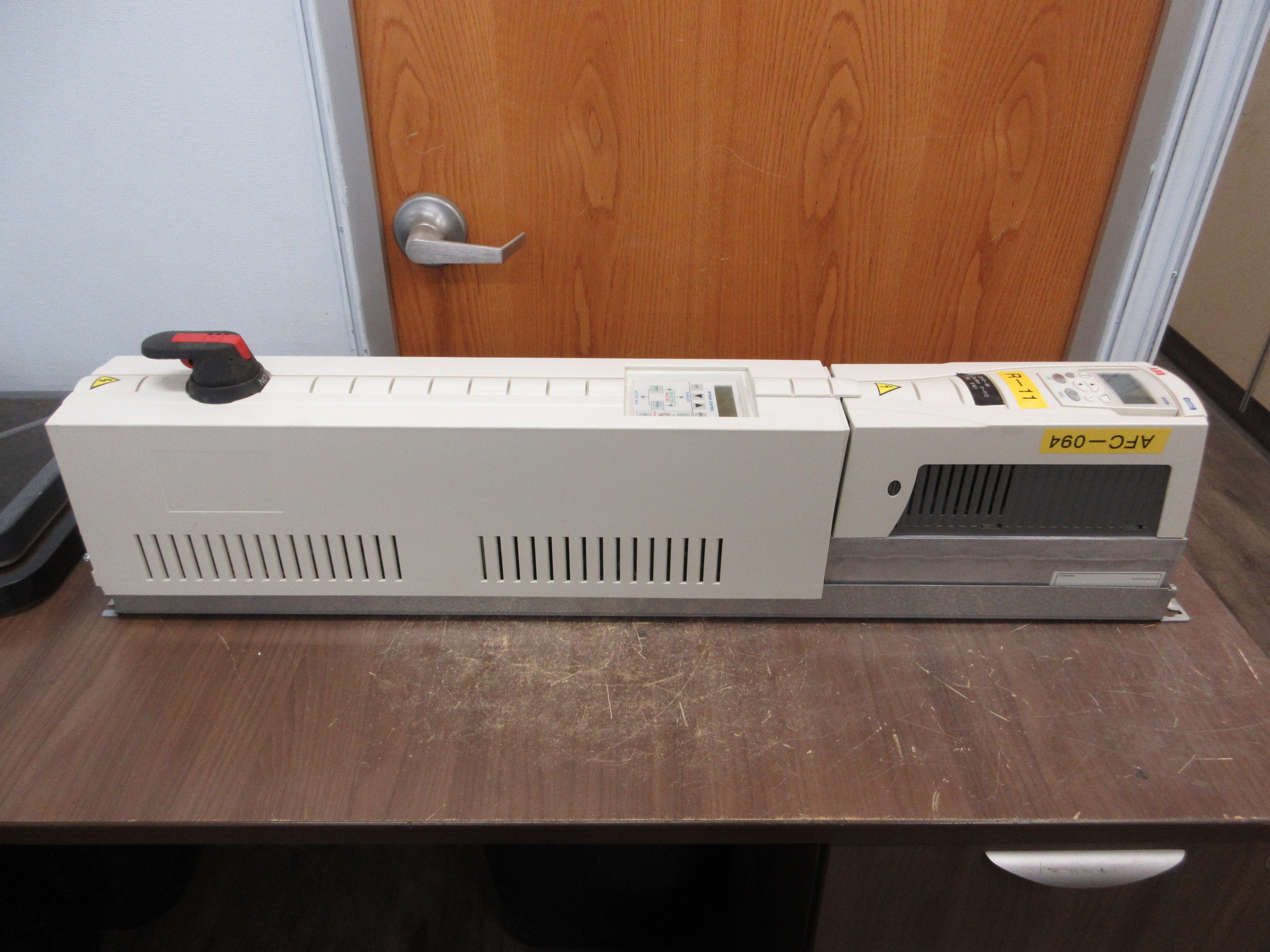 ABB ACH550 AC Drive w/ Bypass ACH550-VCR-017A-2+F267 5HP 3Ph w/ Keypad Used