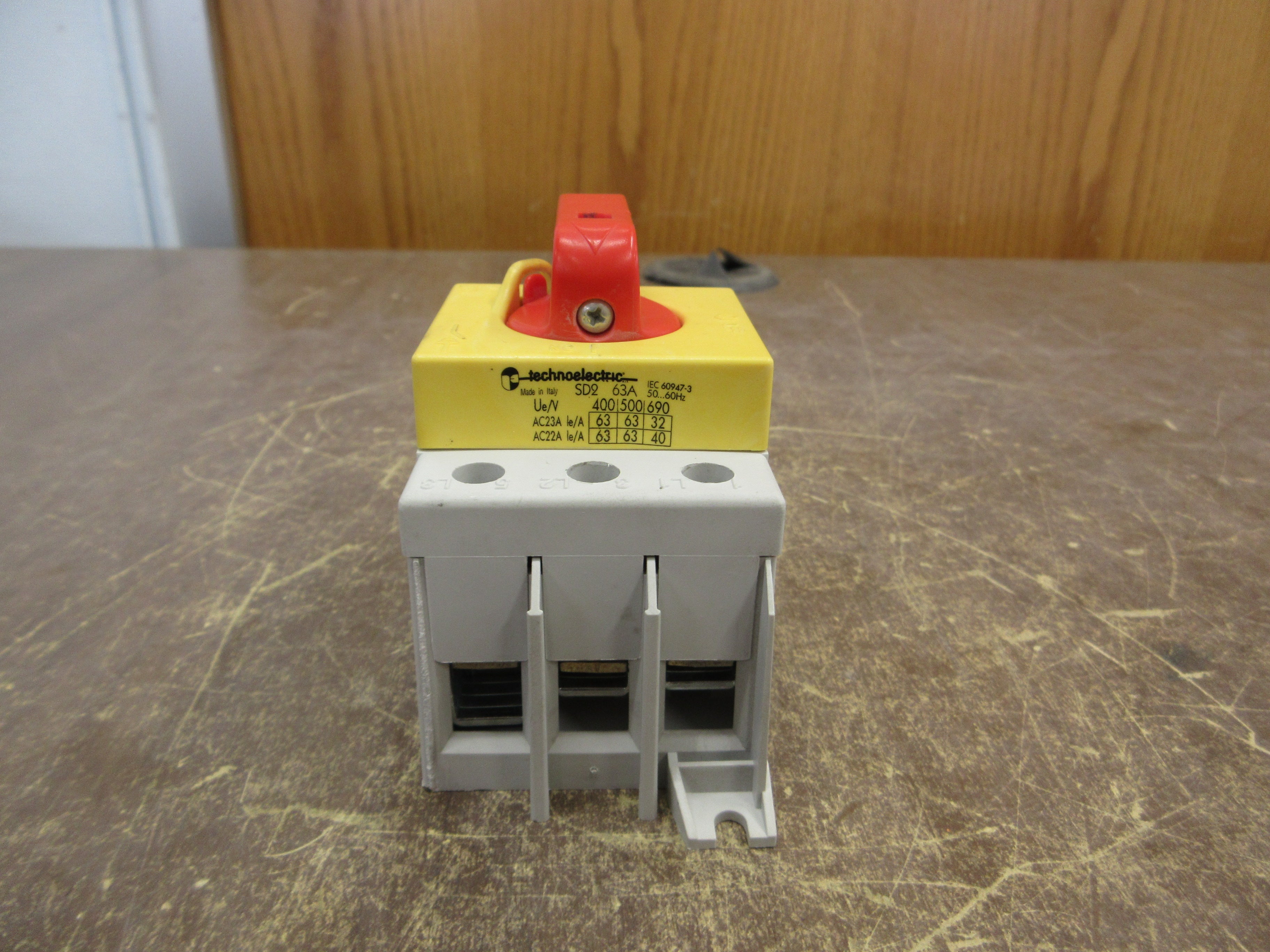 Technoelectric Disconnect Switch SD2-63A 400-690V 32/63A 50/60Hz 3P Used