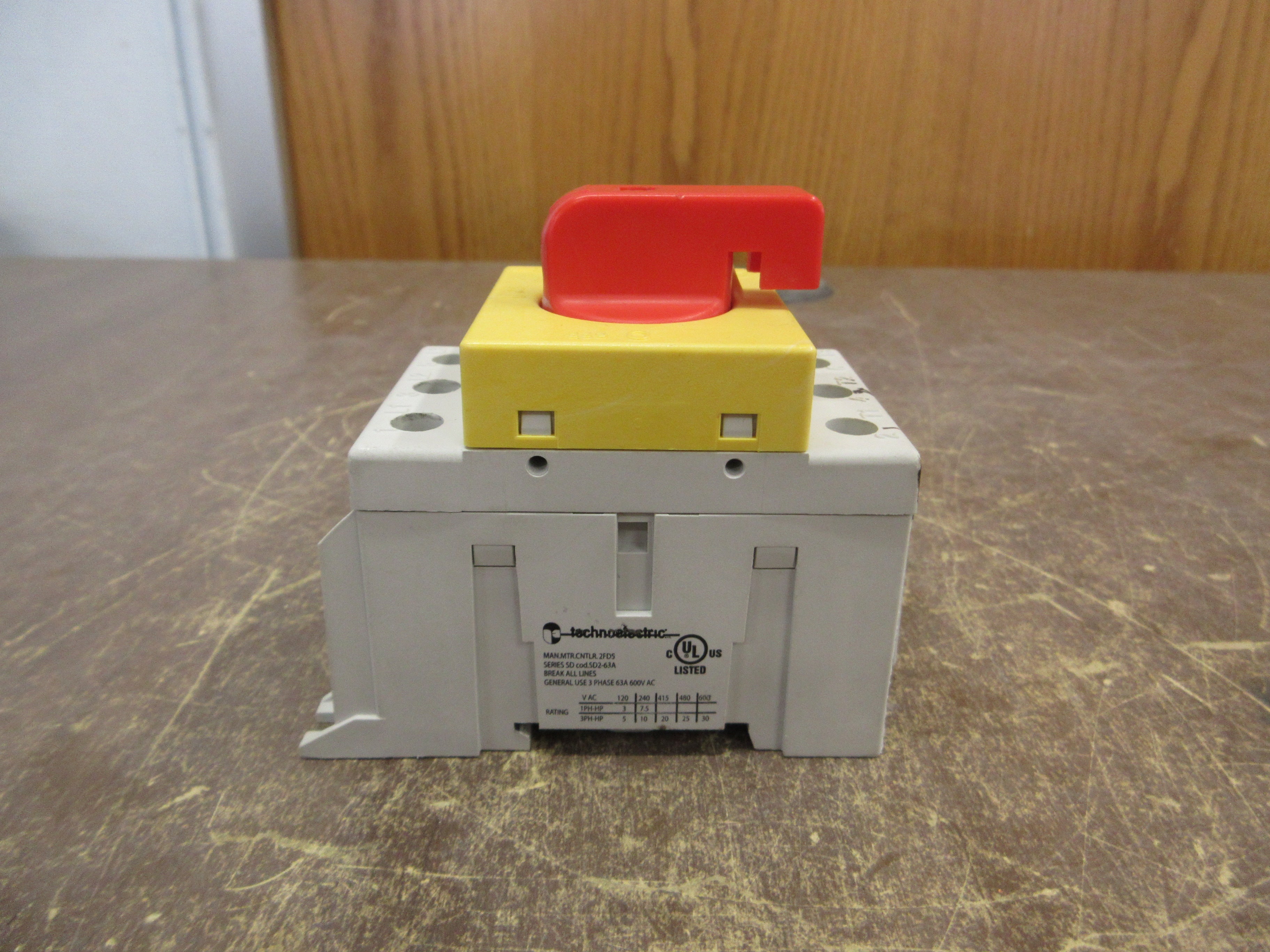 Technoelectric Disconnect Switch SD2-63A 400-690V 32/63A 50/60Hz 3P Used