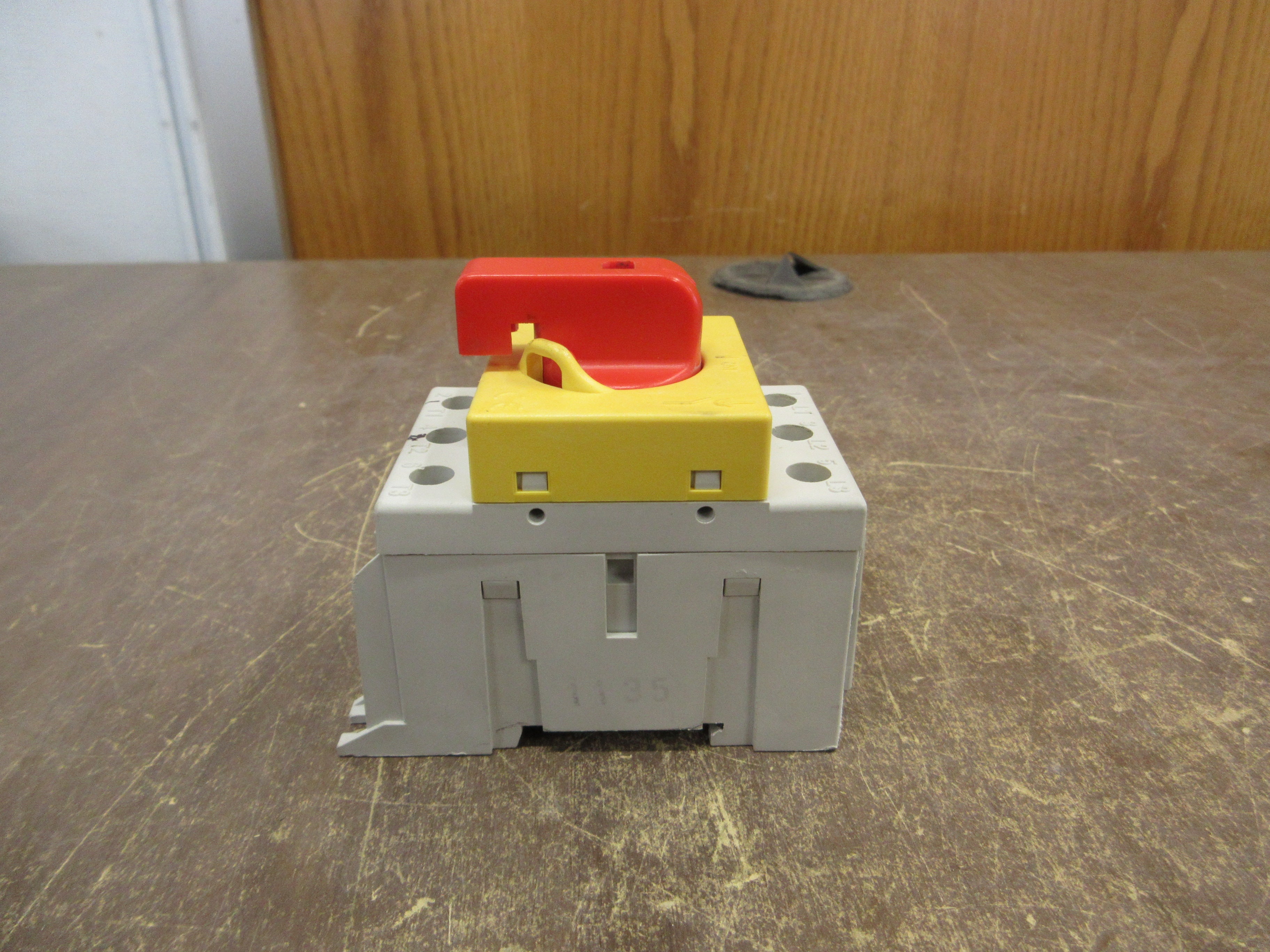 Technoelectric Disconnect Switch SD2-63A 400-690V 32/63A 50/60Hz 3P Used