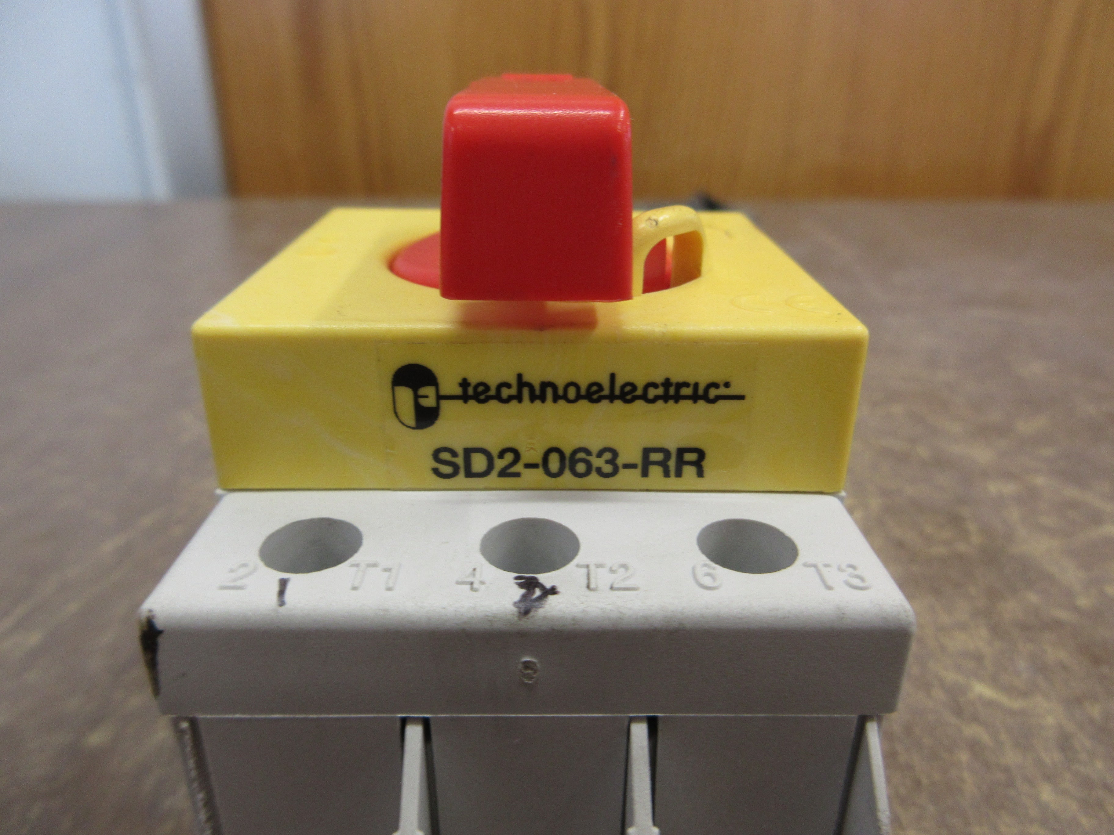 Technoelectric Disconnect Switch SD2-63A 400-690V 32/63A 50/60Hz 3P Used
