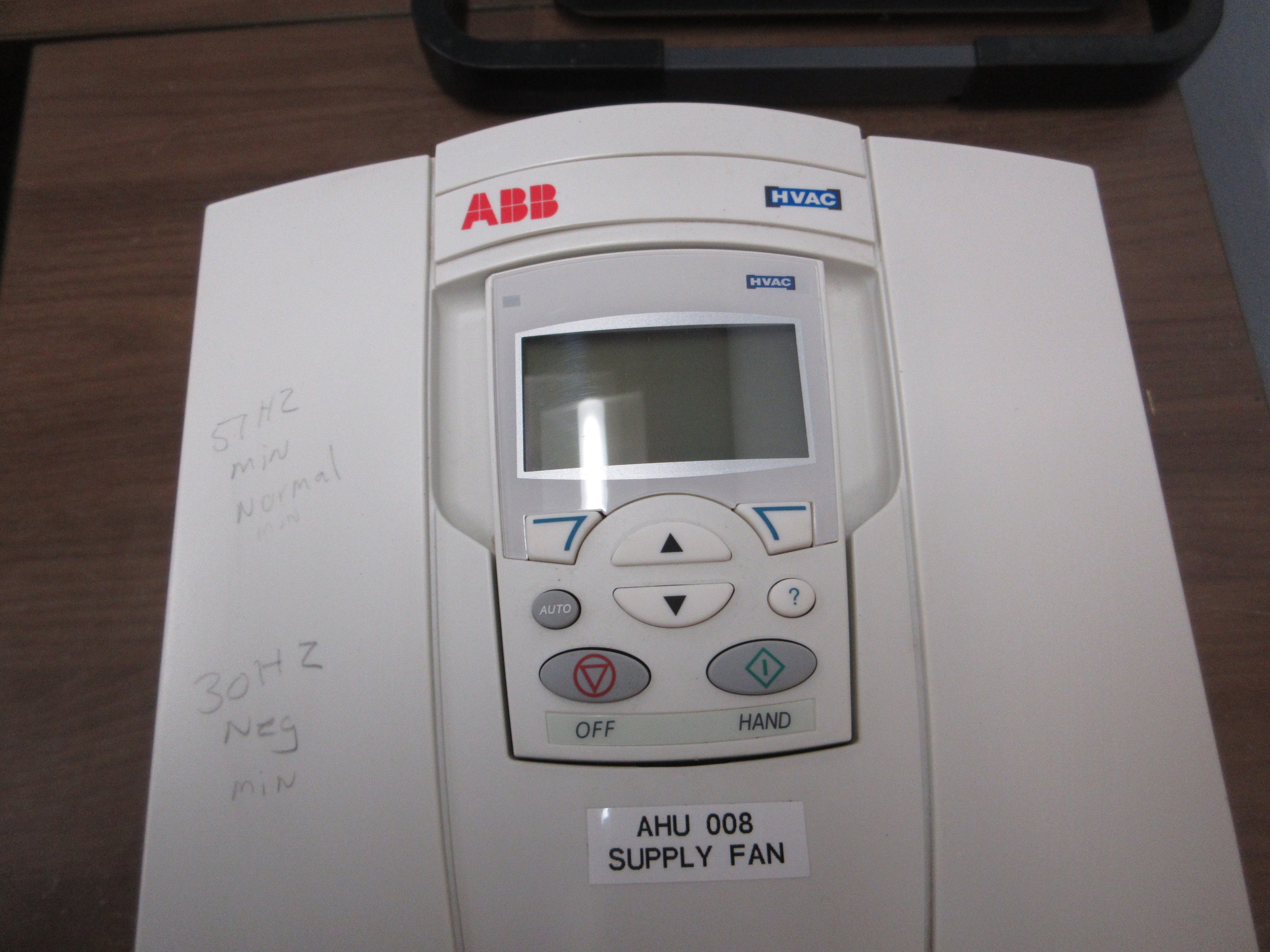 ABB ACH550 AC Drive w/ Disconnect ACH550-PDR-059A-2 20HP 3Ph w/ Keypad Used