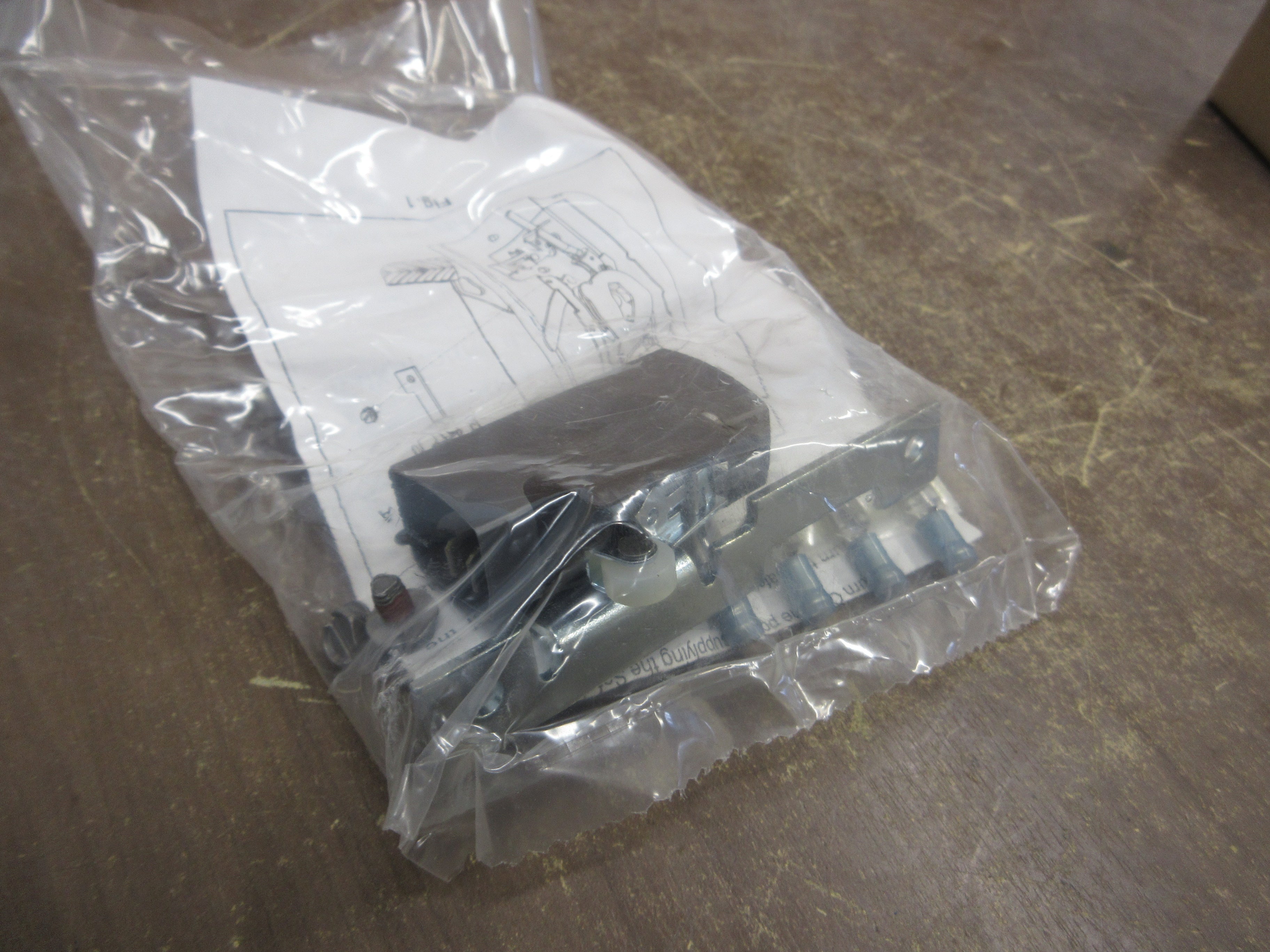 Siemens Auxiliary Switch HA161234 30-600A 1 N.O 1 N.C New Surplus