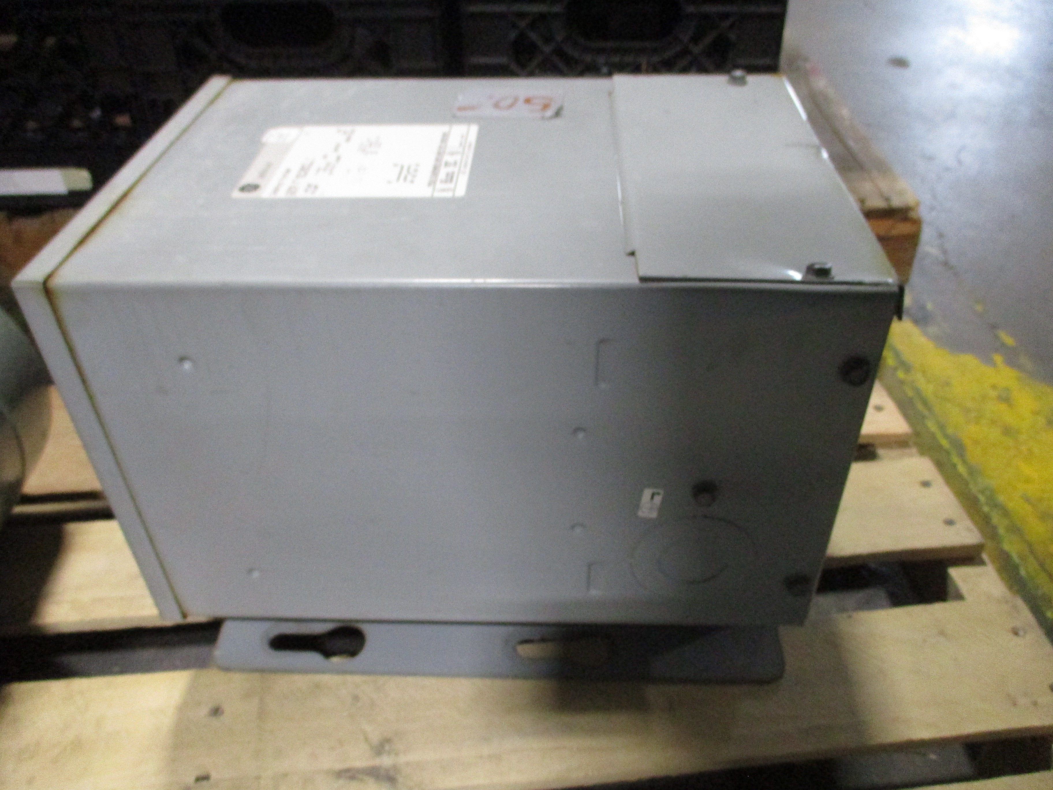 GE 3R Transformer 9T21B1028G24 5 KVA Pri: 208V Sec: 120/240V 1Ph 60Hz