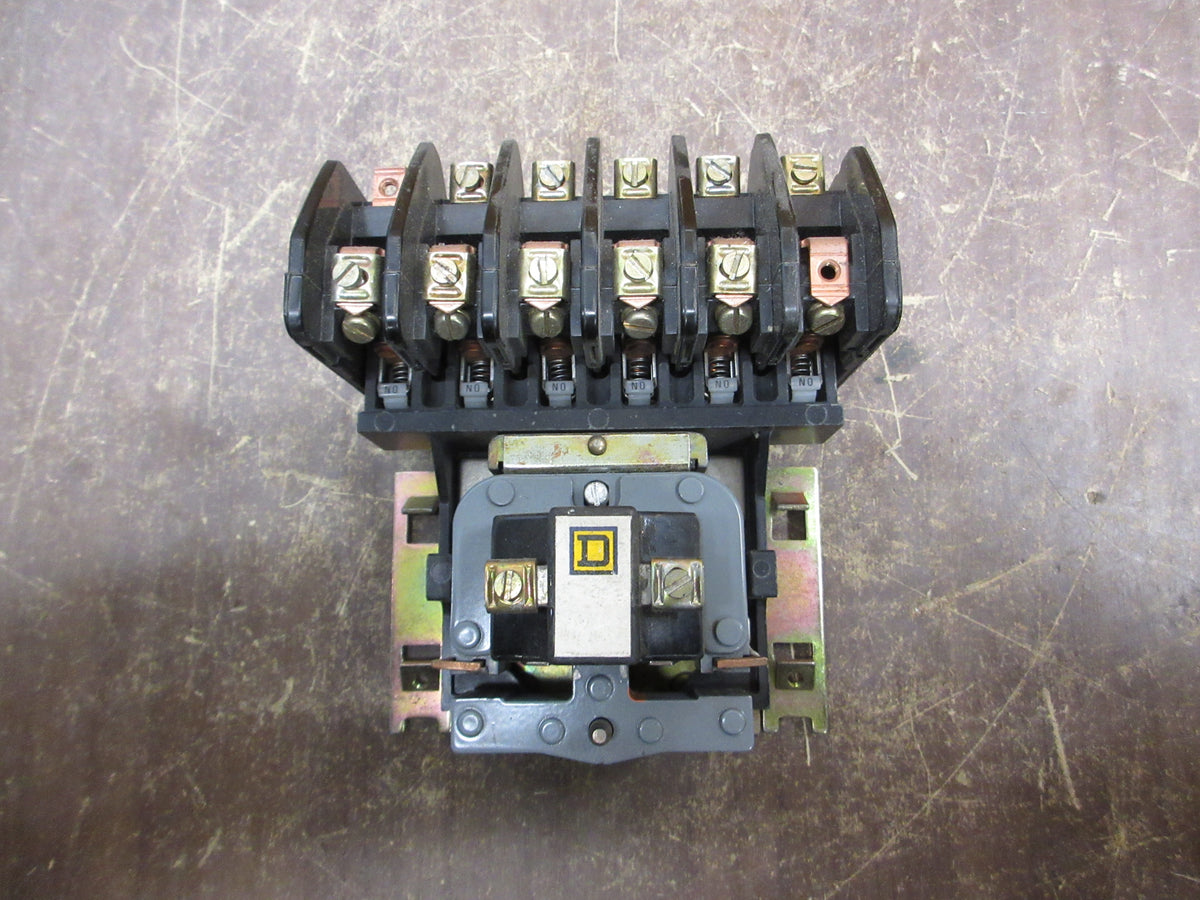 Square D Lighting Contactor 8903 L0 60 Ser. B 120V Coil 20A 600V Used