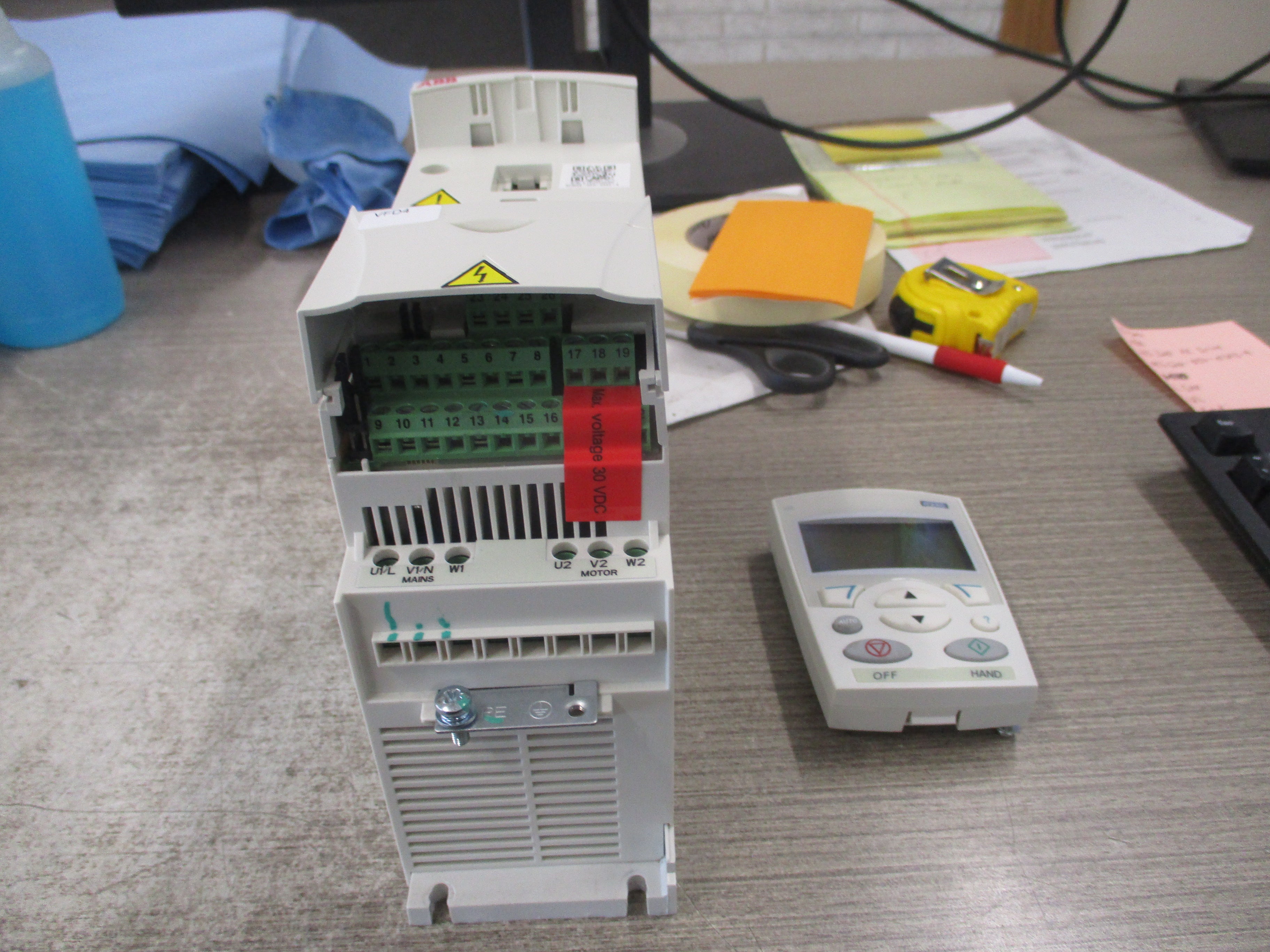 ABB ACS320 AC Drive ACS320-03U-03A3-4 1.5HP 3Ph