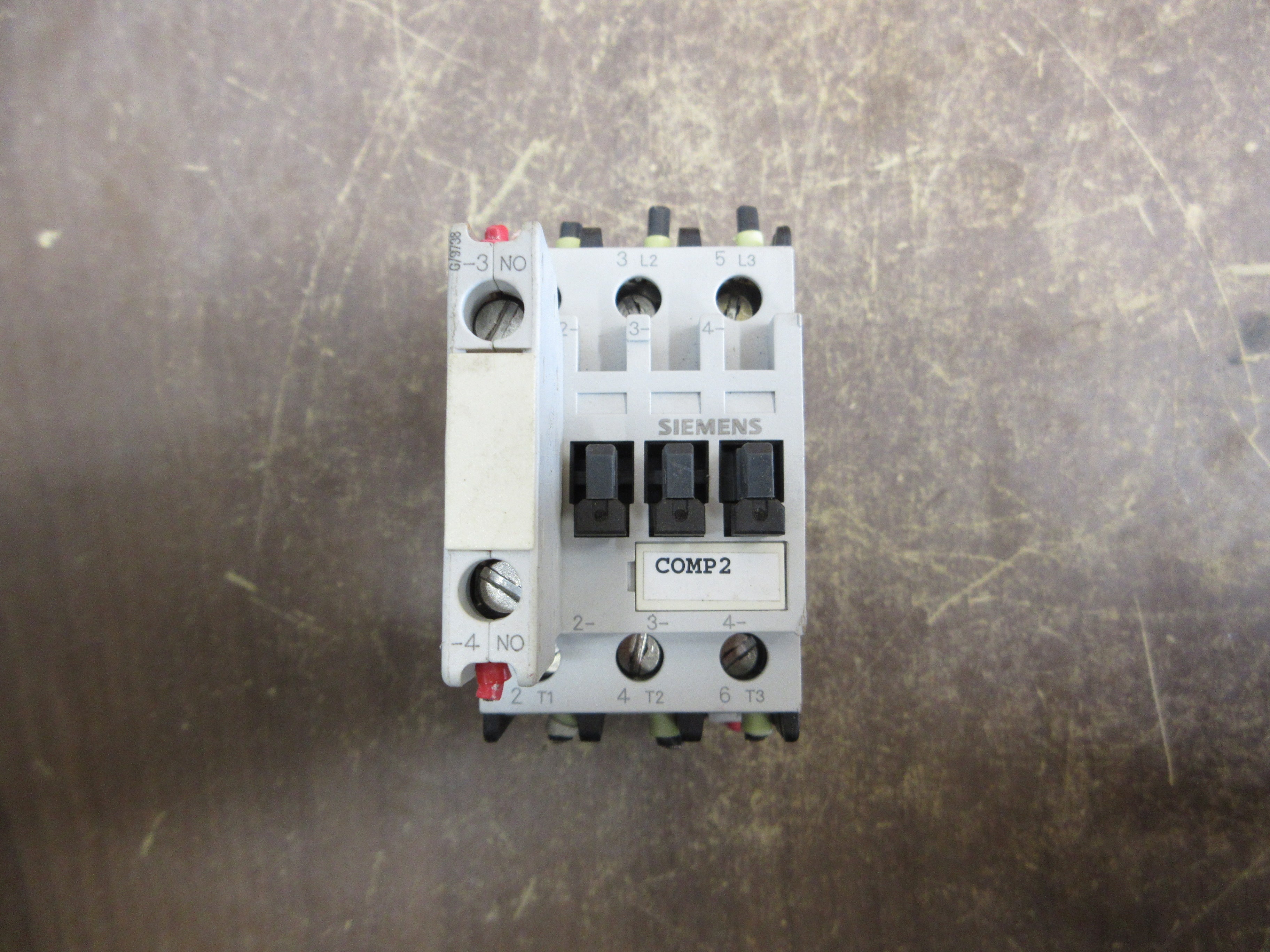 Siemens Contactor 3TF3300-0A 24V Coil 30A 600V w/ (1) Aux Contact Used