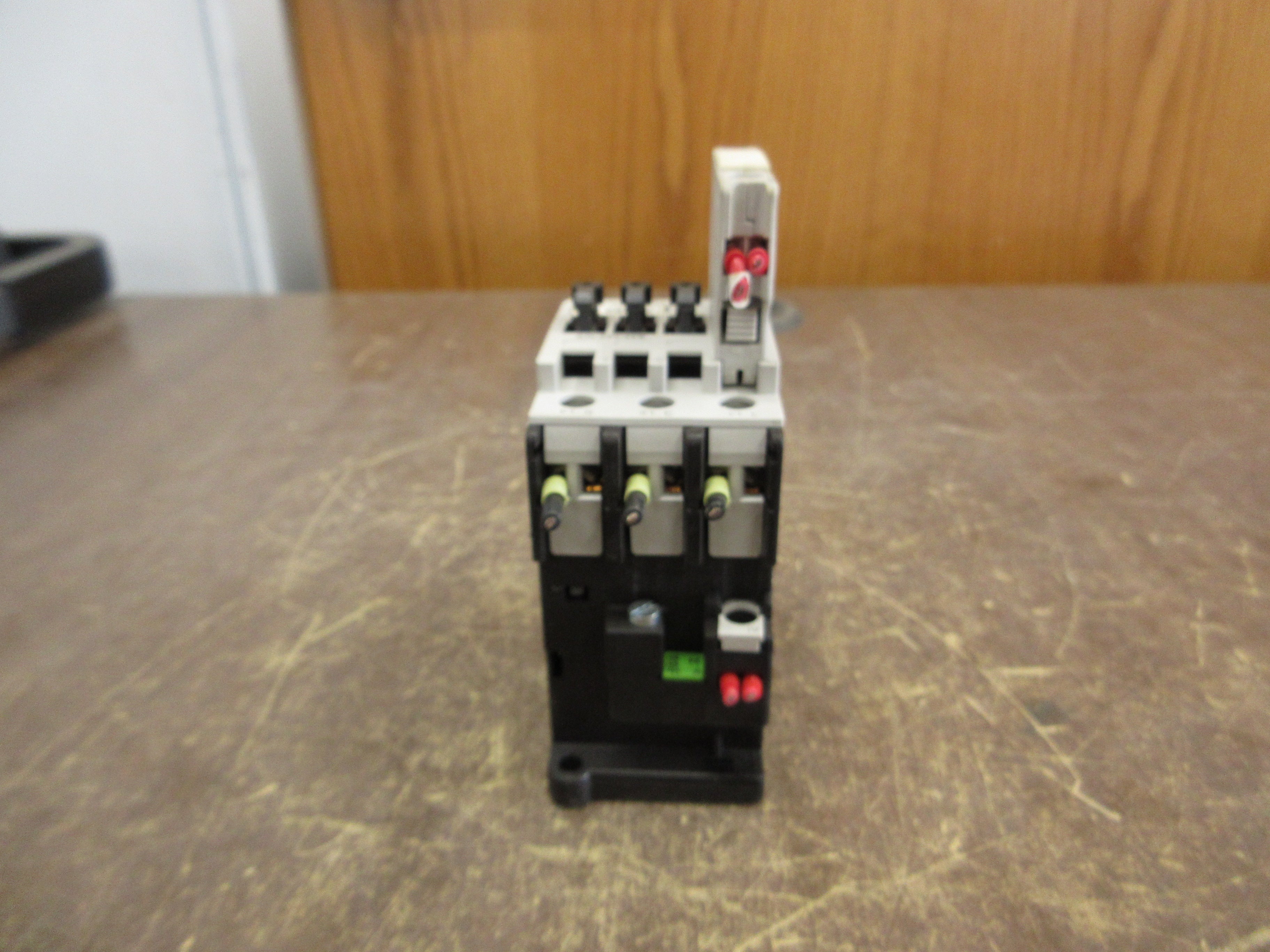 Siemens Contactor 3TF3300-0A 24V Coil 30A 600V w/ (1) Aux Contact Used