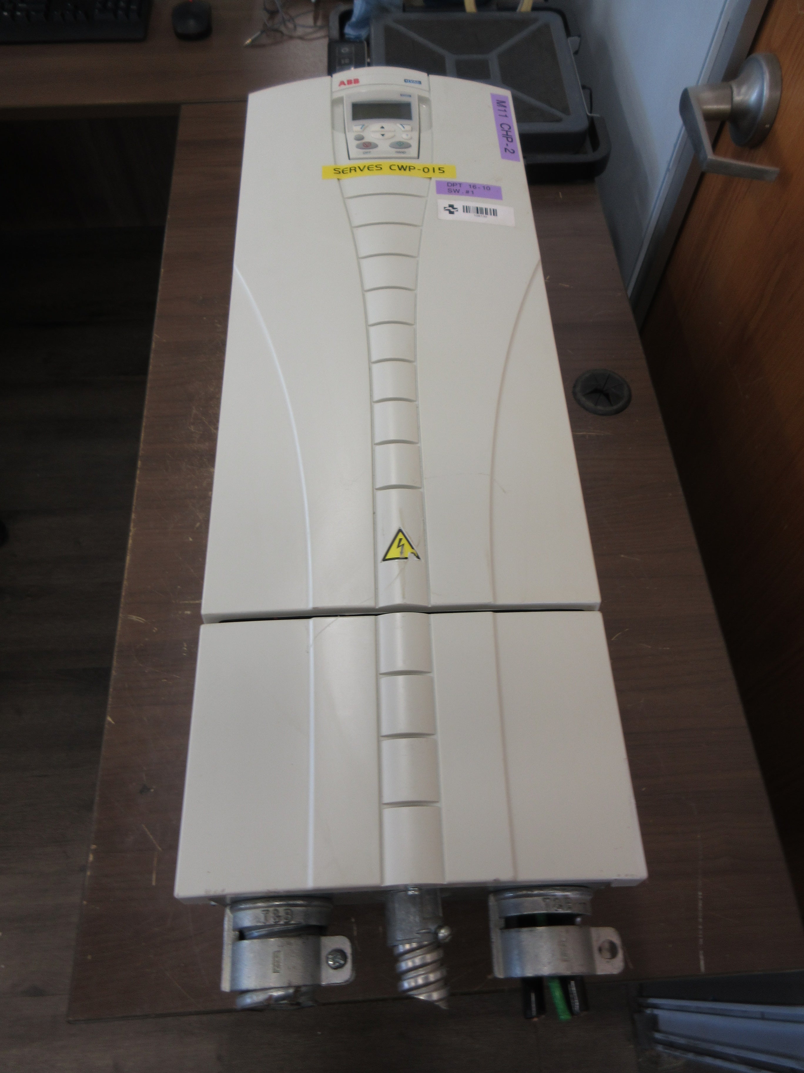 ABB ACH550 AC Drive ACH550-UH-125A-4 100HP 3Ph w/ Keypad Used