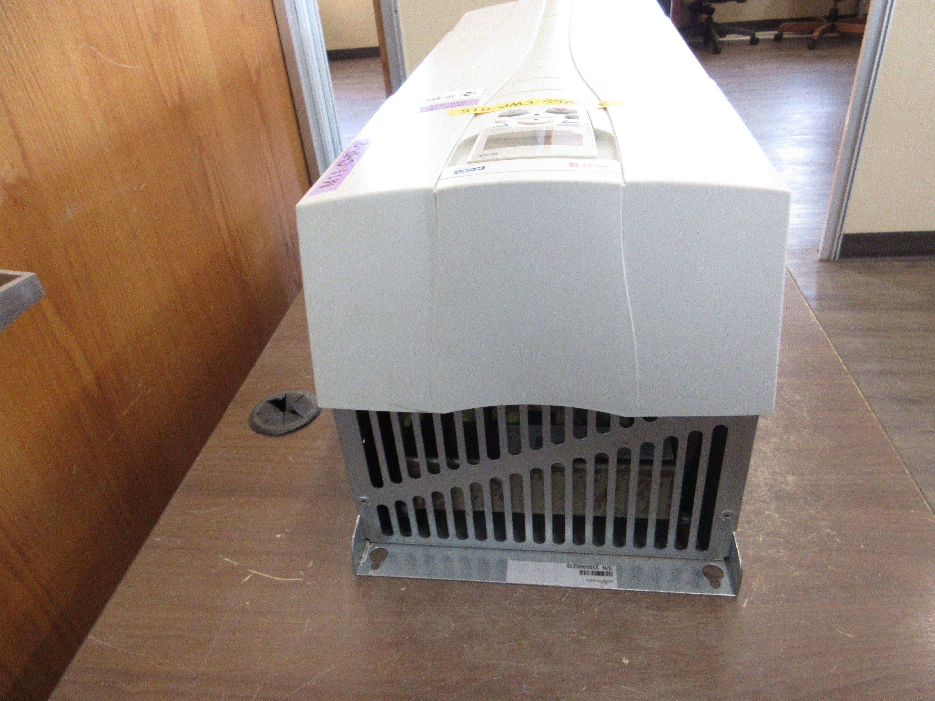 ABB ACH550 AC Drive ACH550-UH-125A-4 100HP 3Ph w/ Keypad Used