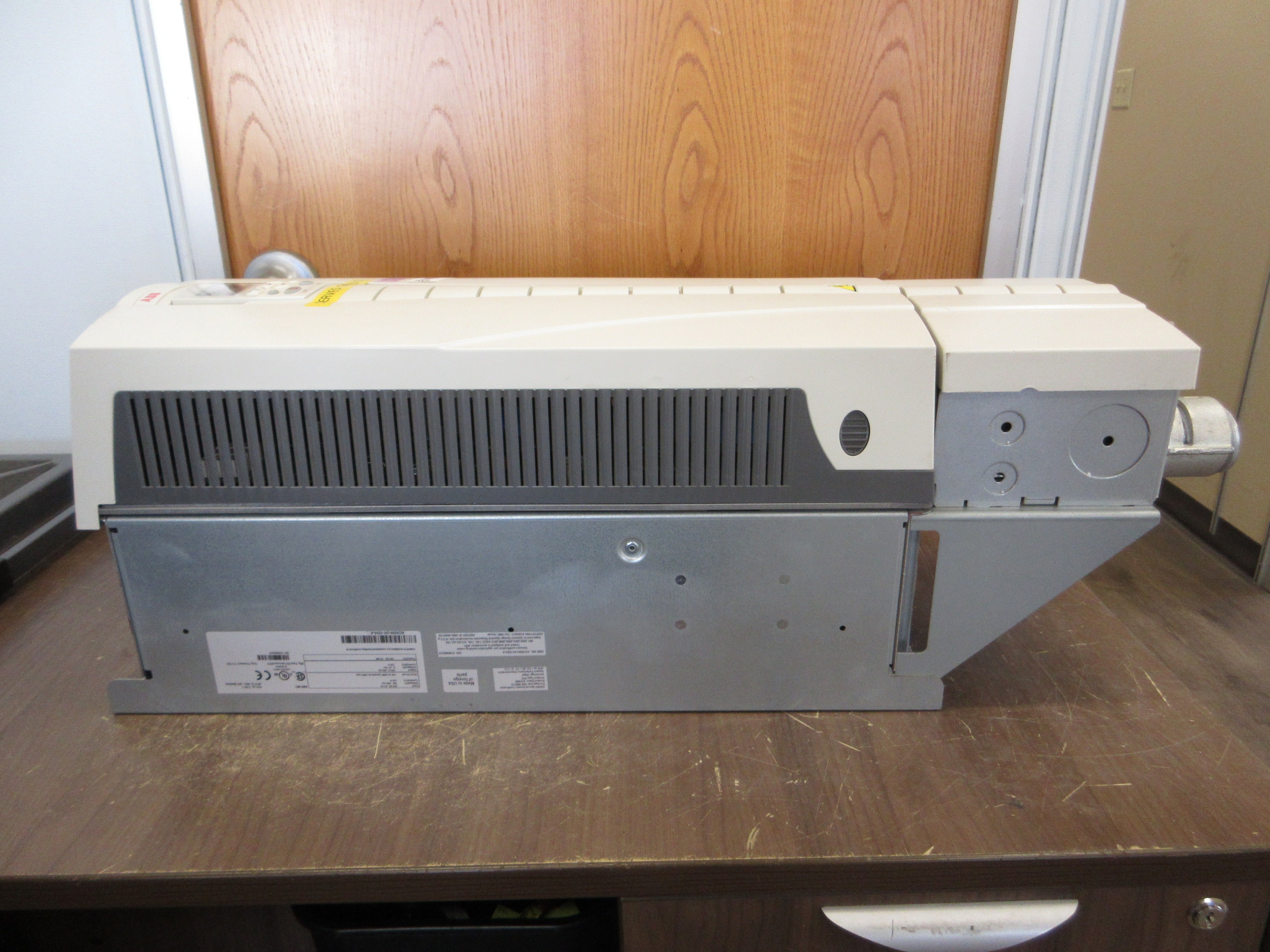 ABB ACH550 AC Drive ACH550-UH-125A-4 100HP 3Ph w/ Keypad Used