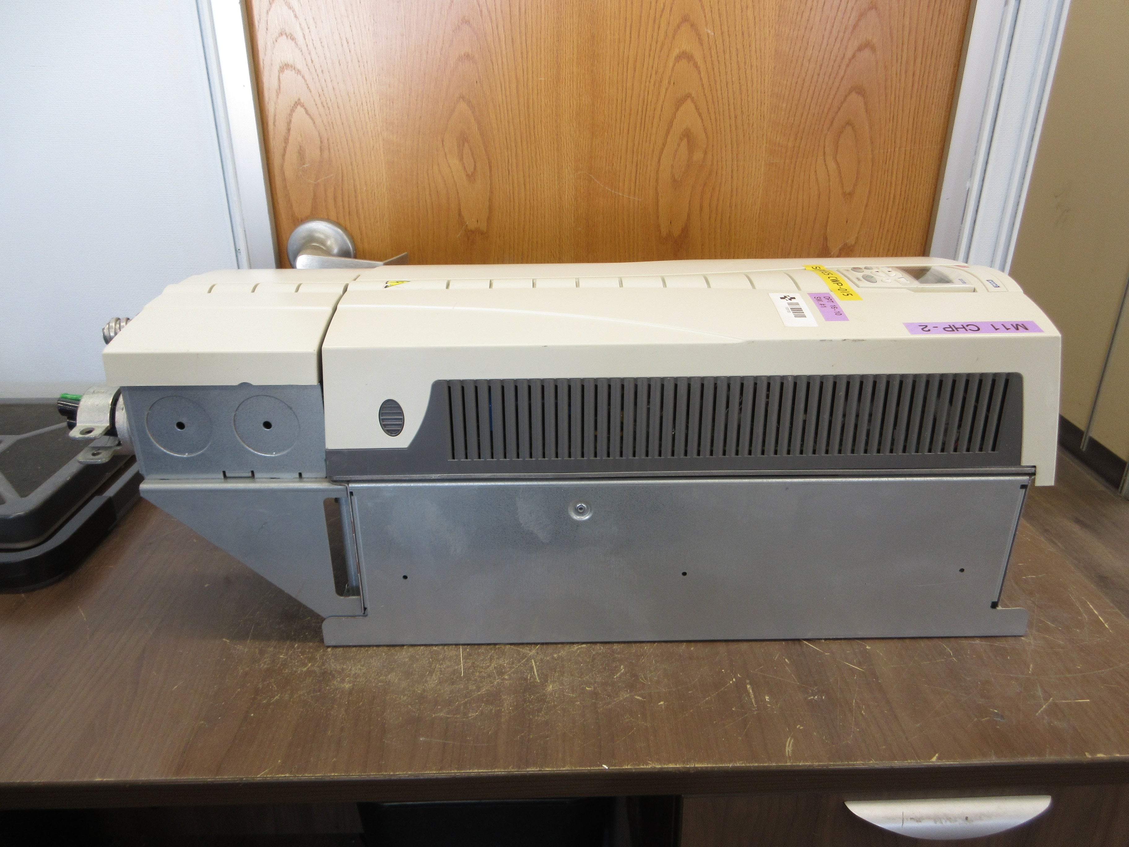 ABB ACH550 AC Drive ACH550-UH-125A-4 100HP 3Ph w/ Keypad Used