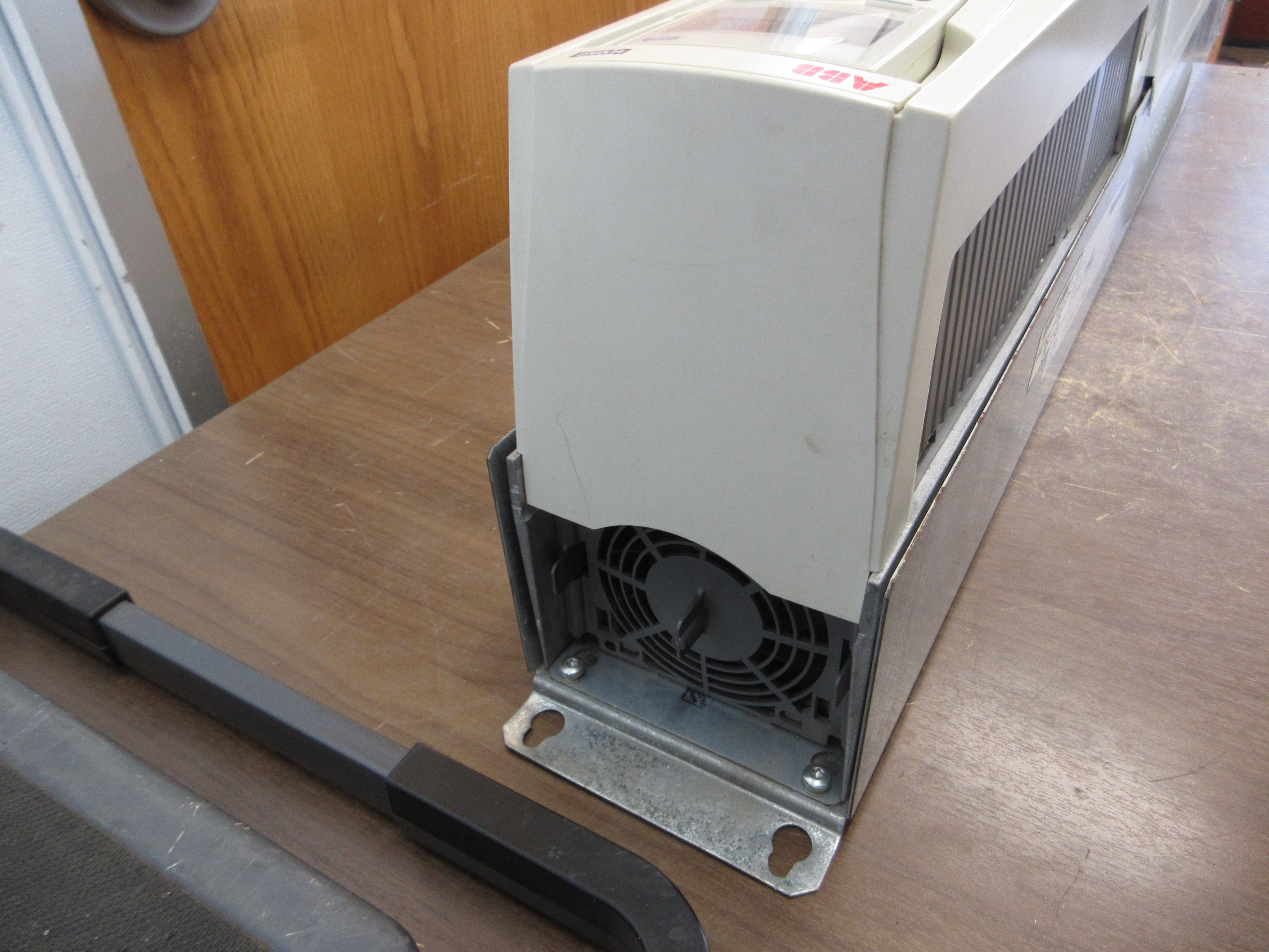 ABB ACH550 AC Drive w/ Bypass ACH550-VC-024A-2+F267 7.5HP 3Ph w/ Keypad Used