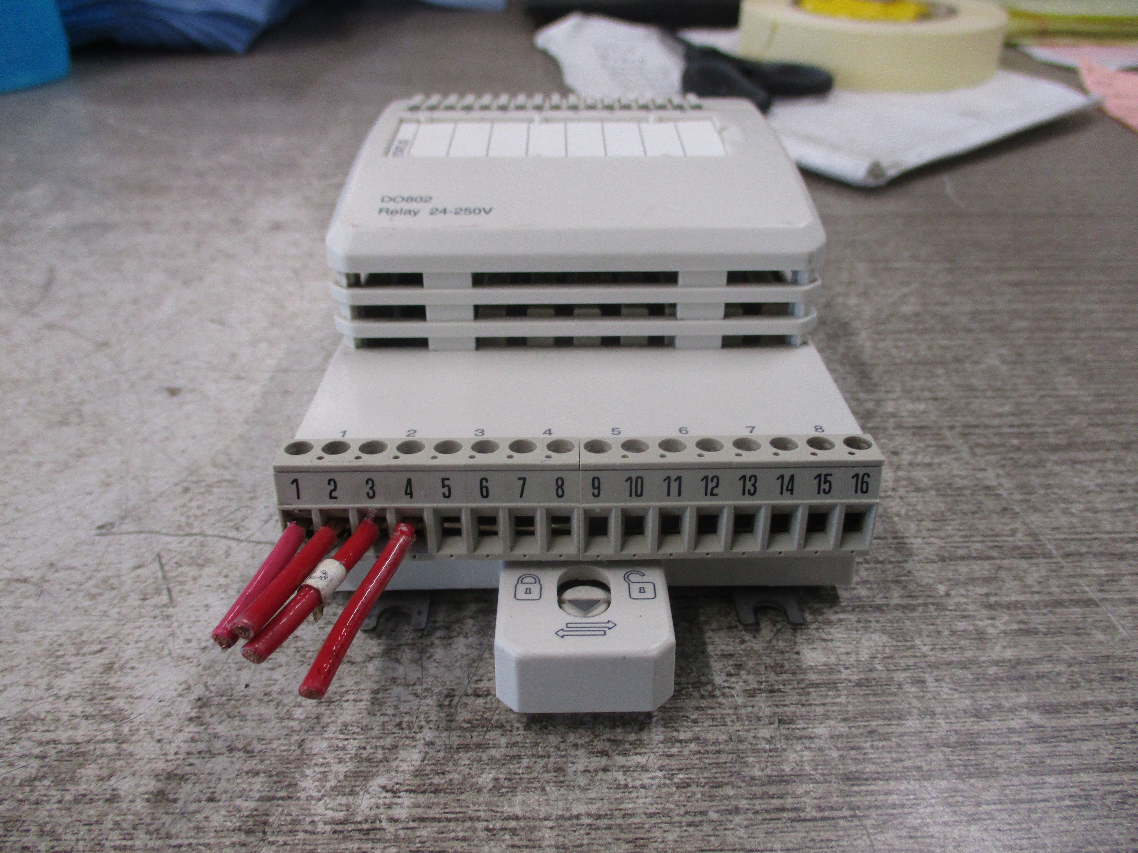 ABB DO802 Digital Output Module 3BSE022364R1 PR: C Relay 24-250V Used