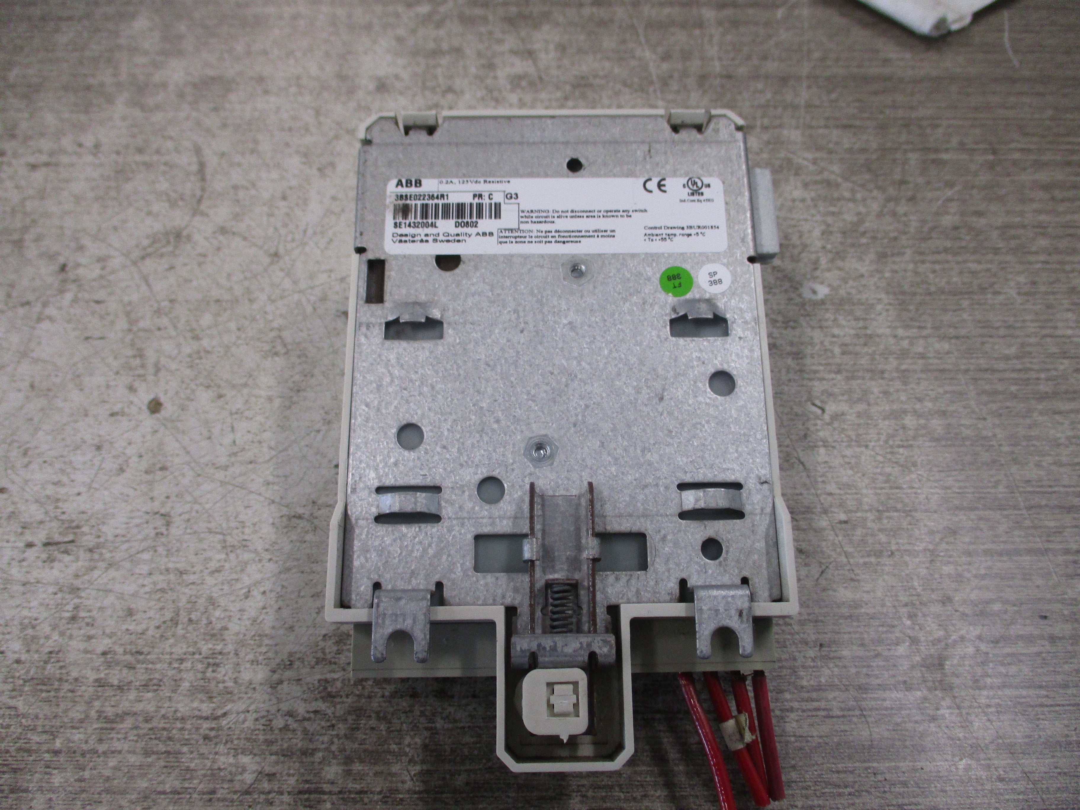 ABB DO802 Digital Output Module 3BSE022364R1 PR: C Relay 24-250V Used