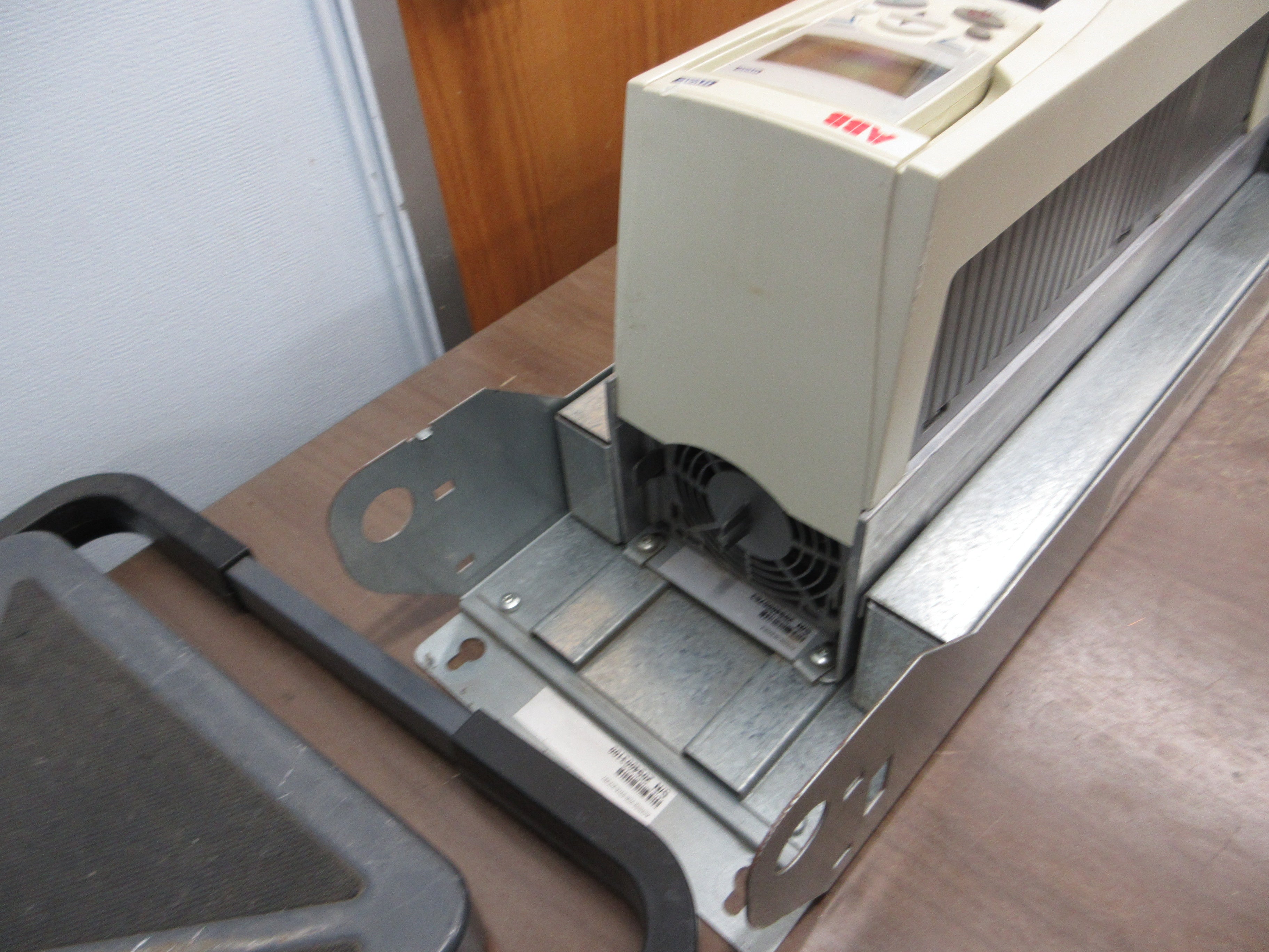 ABB ACH550 AC Drive w/Bypass ACH550-VCR-031A-2+F267 10HP 3Ph Used