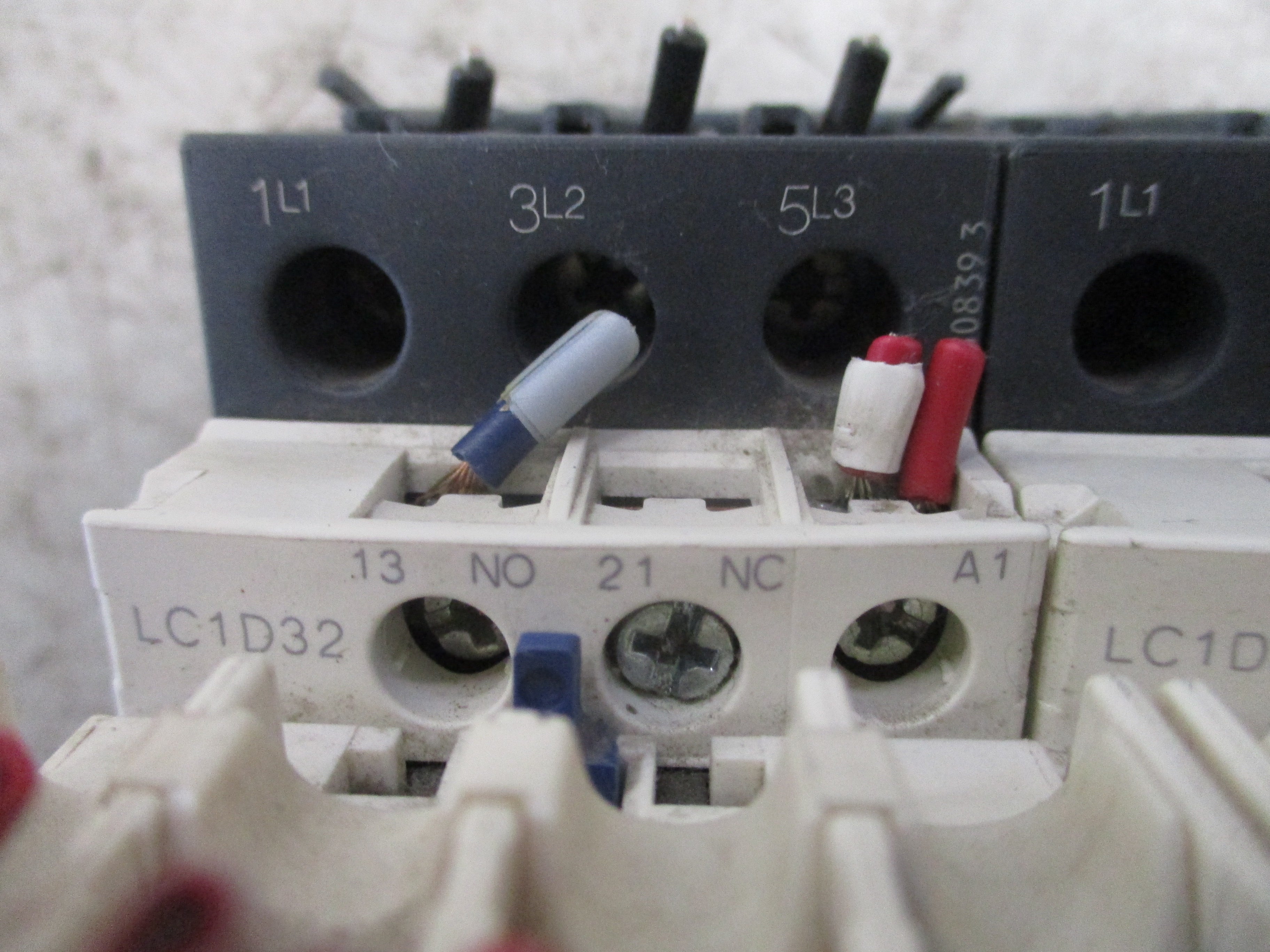 Telemecanique Revering Contactor LC1D32 120V Coil 50A 600V (2) Aux Contact Block