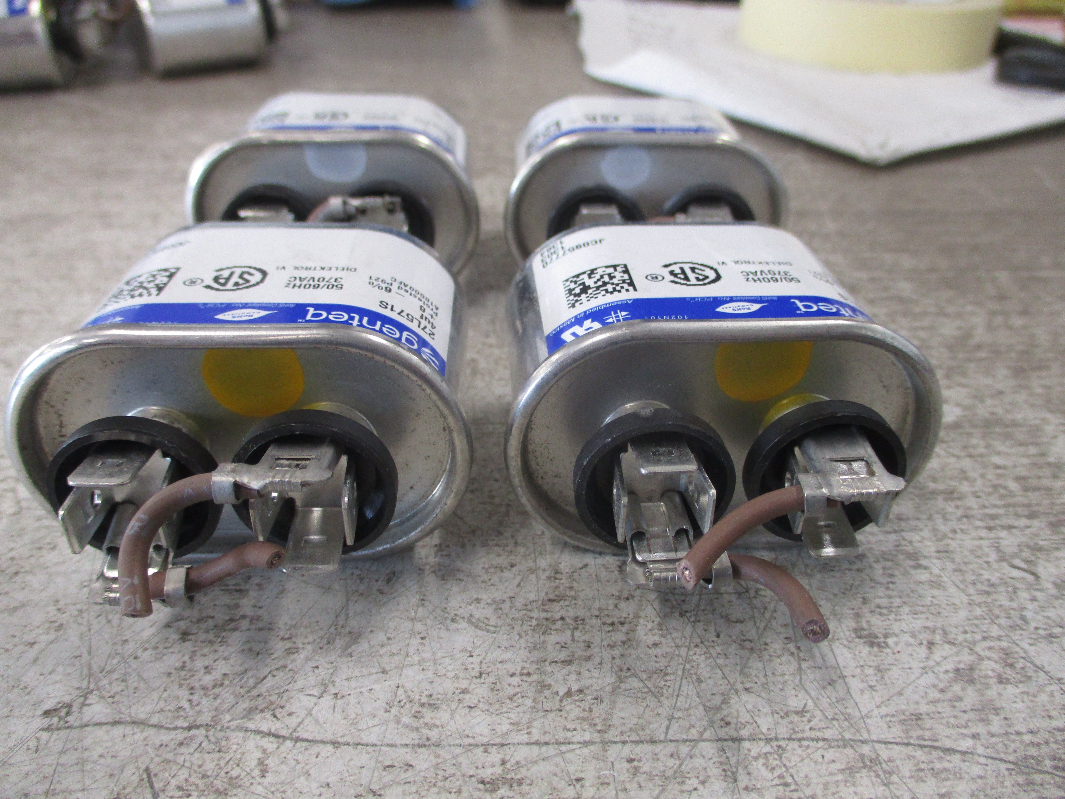 Genteq Capacitor 27L571S 4uf 370V 50/60Hz *Lot of 4* Used