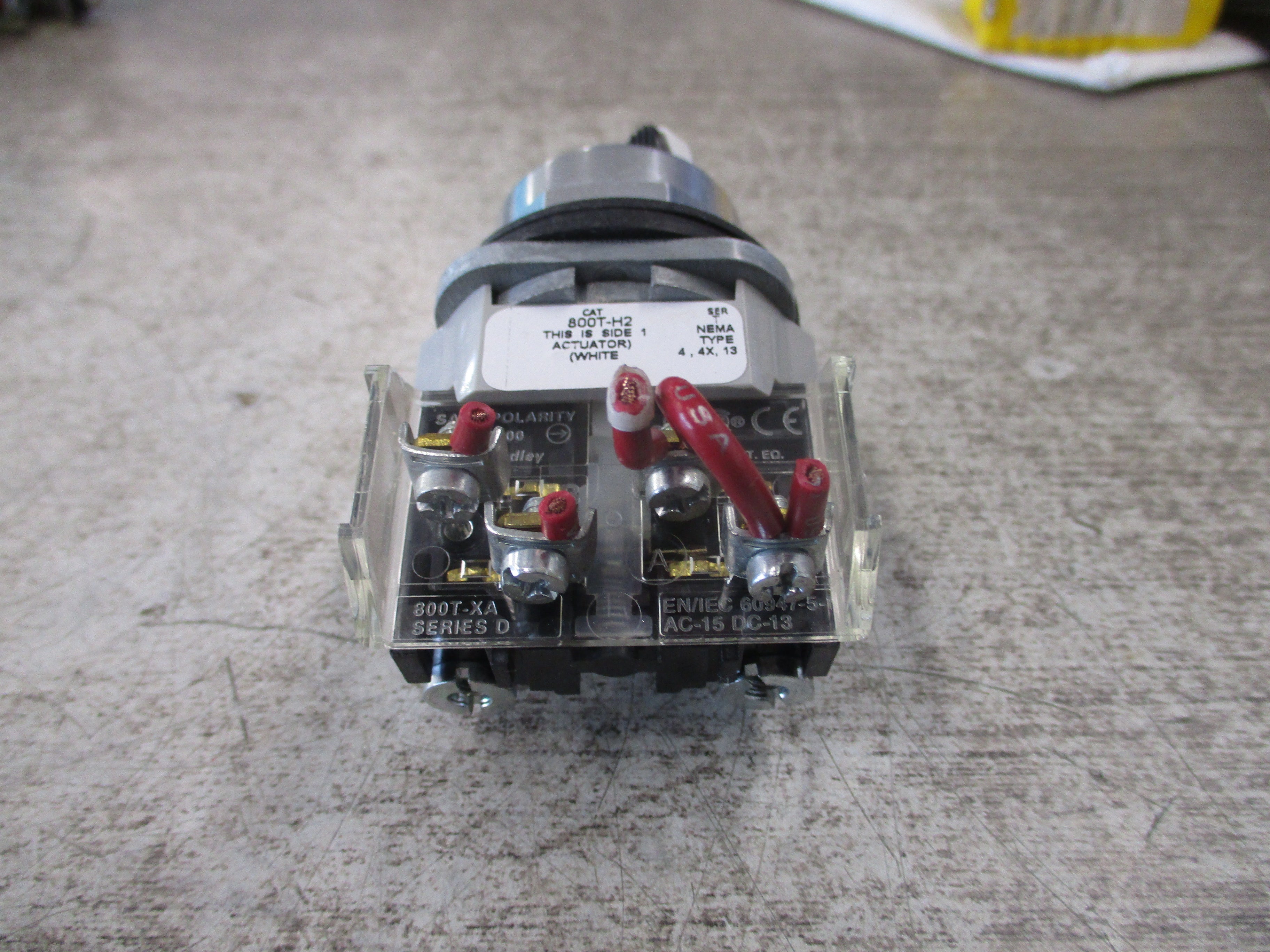 Allen-Bradley Selector switch 800T-H2 Ser. T Nema 4,4X,13 Used