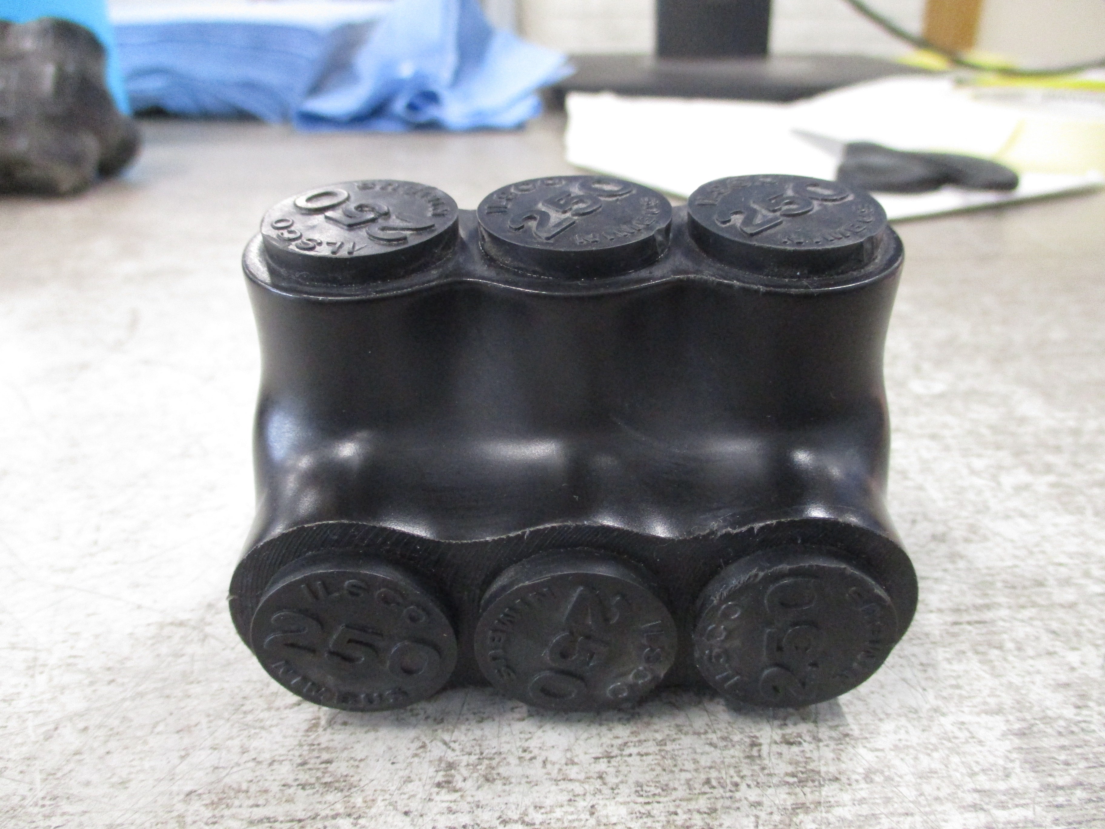 Ilsco Multi-Tap Connector PBTD-3-250 250KCMIL-6 3P 600V Used