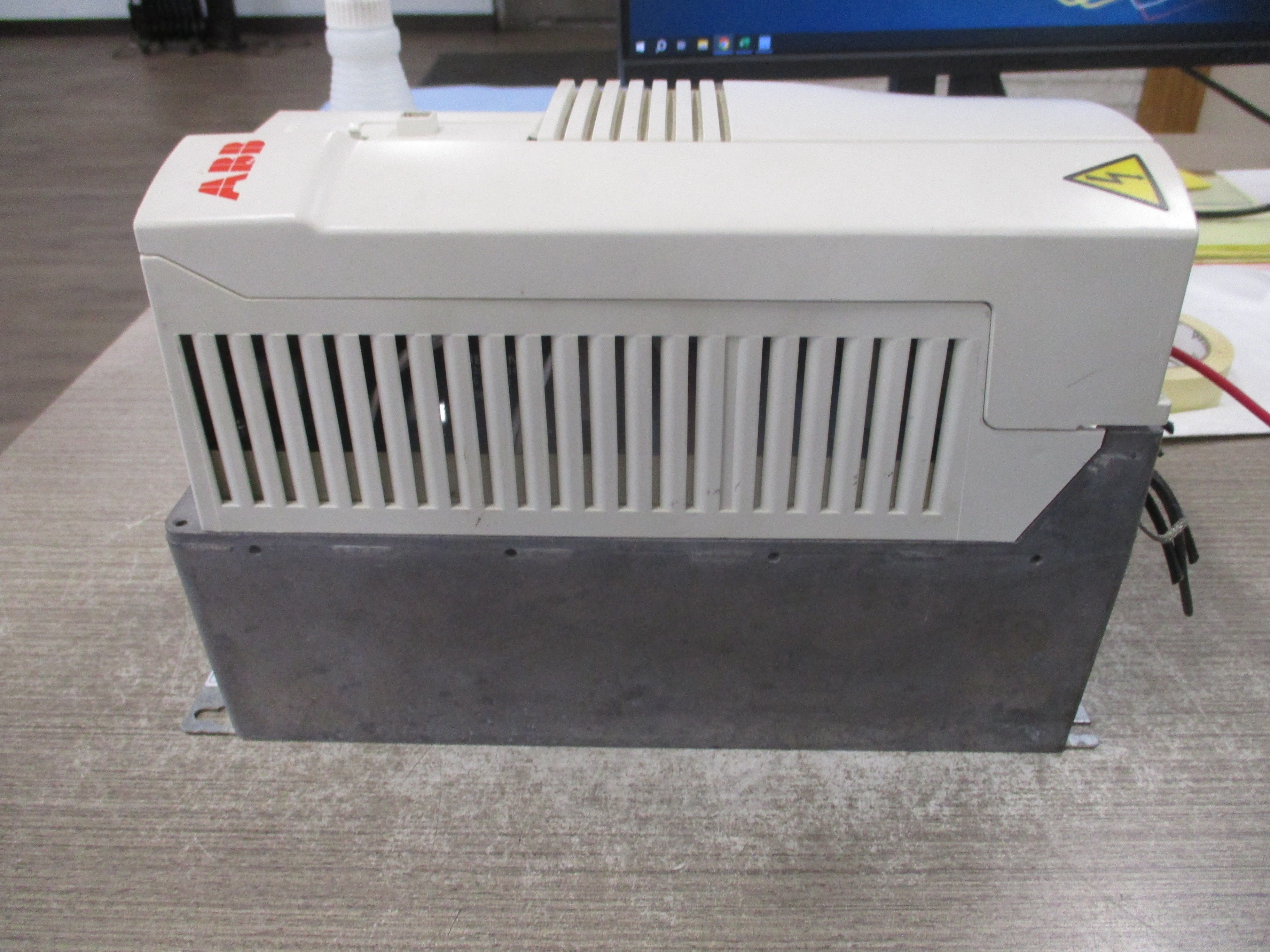 ABB ACS401 AC Drive ACS401600432 3HP 3Ph Input: 3PH 380-480V 4.8/6.2A 48-63Hz