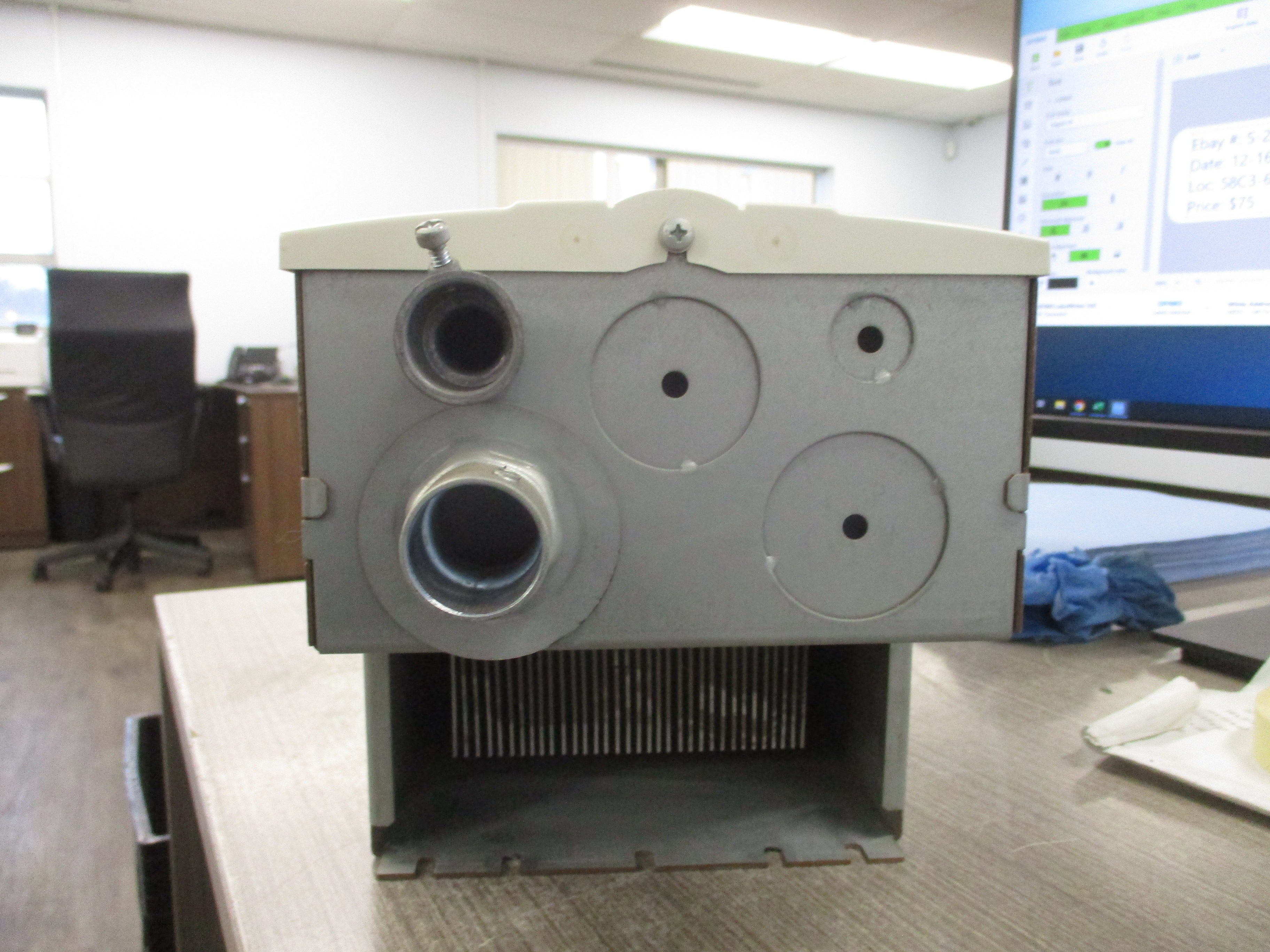 ABB ACH550 AC Drive ACH550-UH-038A-4 25HP 3Ph Input: 3PH 48-63Hz 380-480VAC 38A