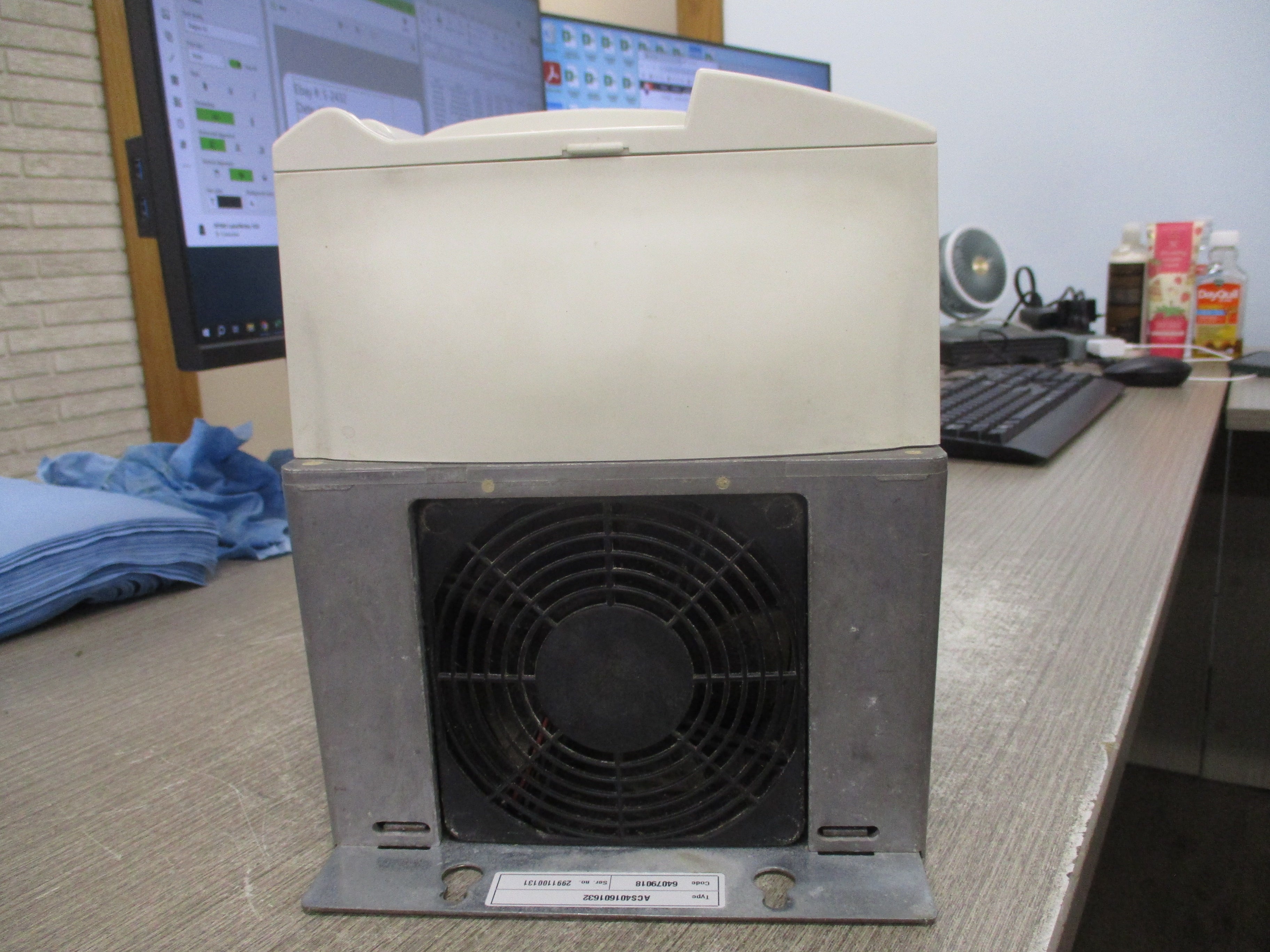 ABB ACS401 AC Drive ACS401601632 20HP 3Ph Input: 3PH 380-480V 21.5-29A 48-63Hz