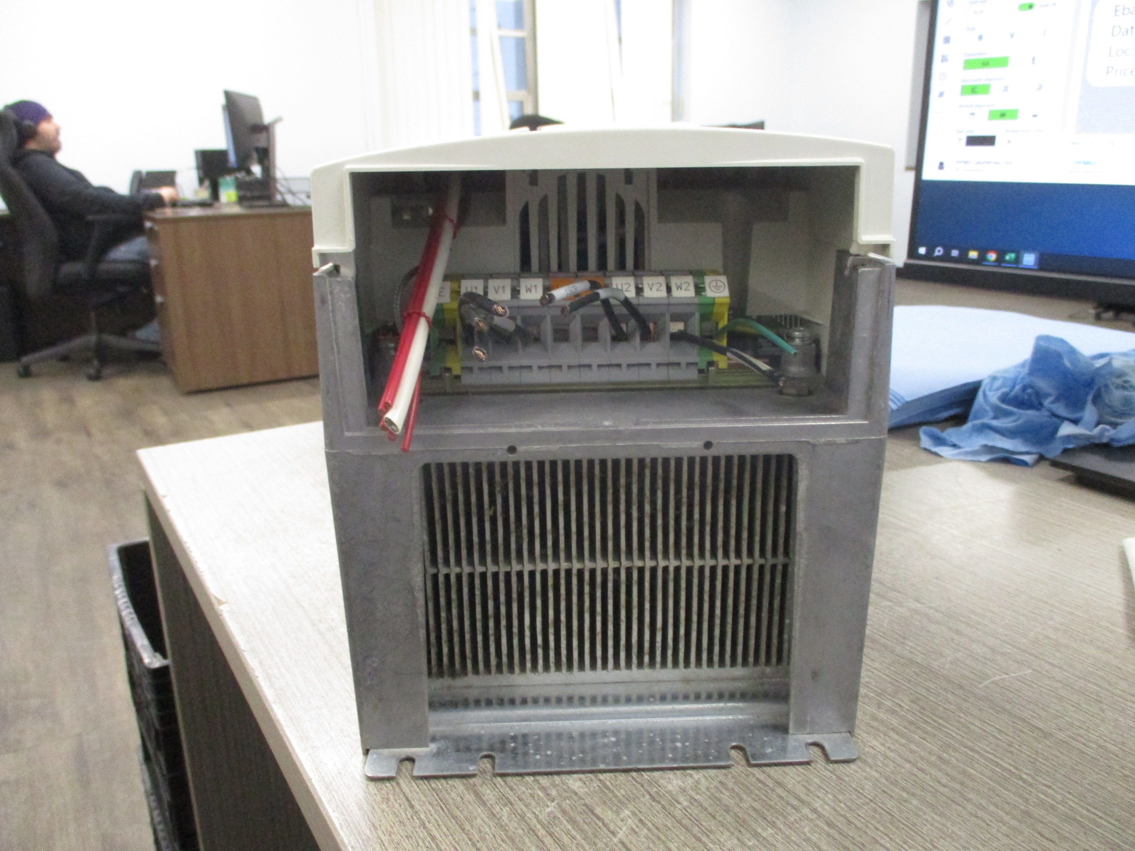 ABB ACS401 AC Drive ACS401601632 20HP 3Ph Input: 3PH 380-480V 21.5-29A 48-63Hz