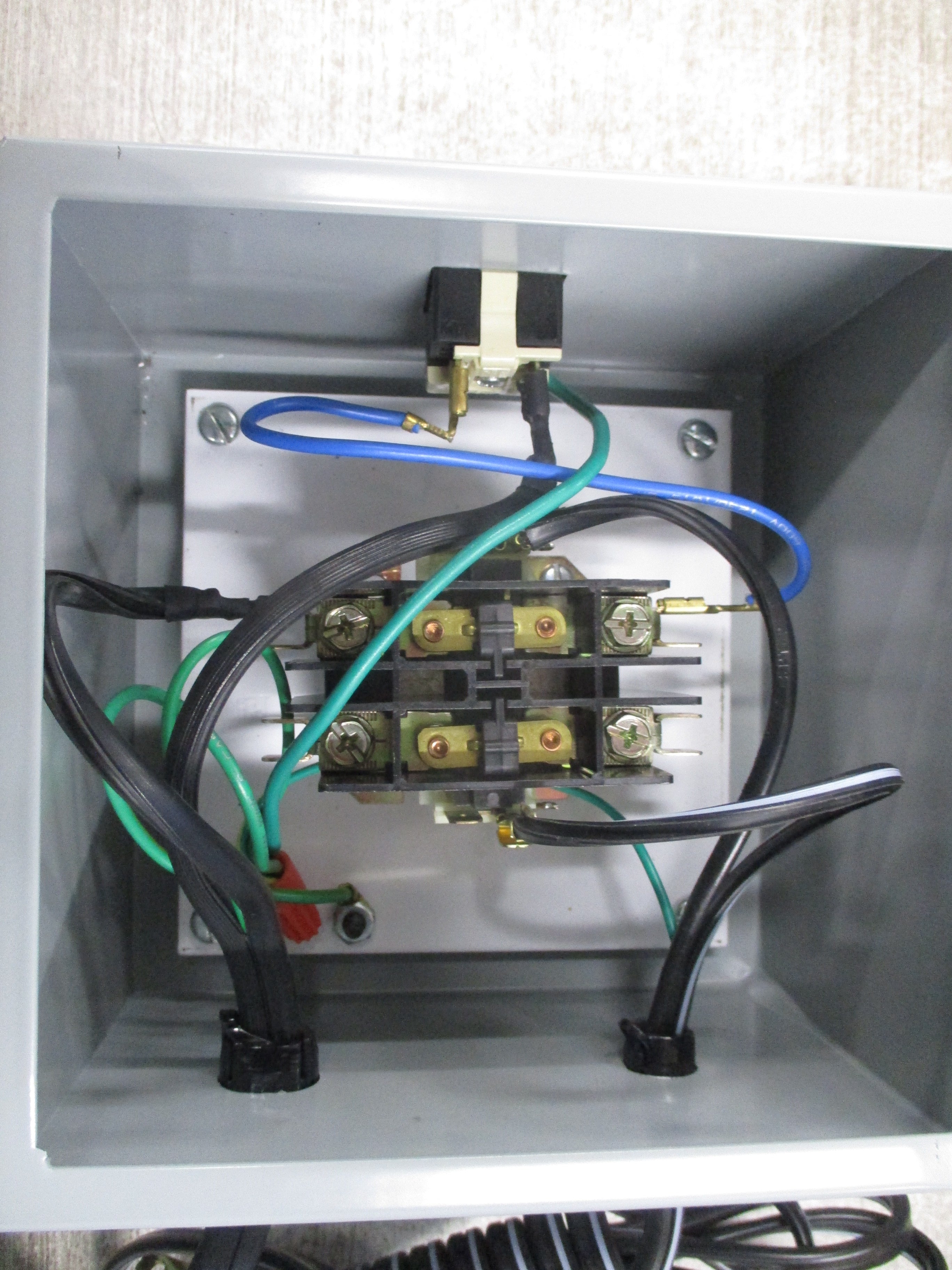 Gralab Heavy Load Switch 700-420 120V 60Hz 12A New Surplus