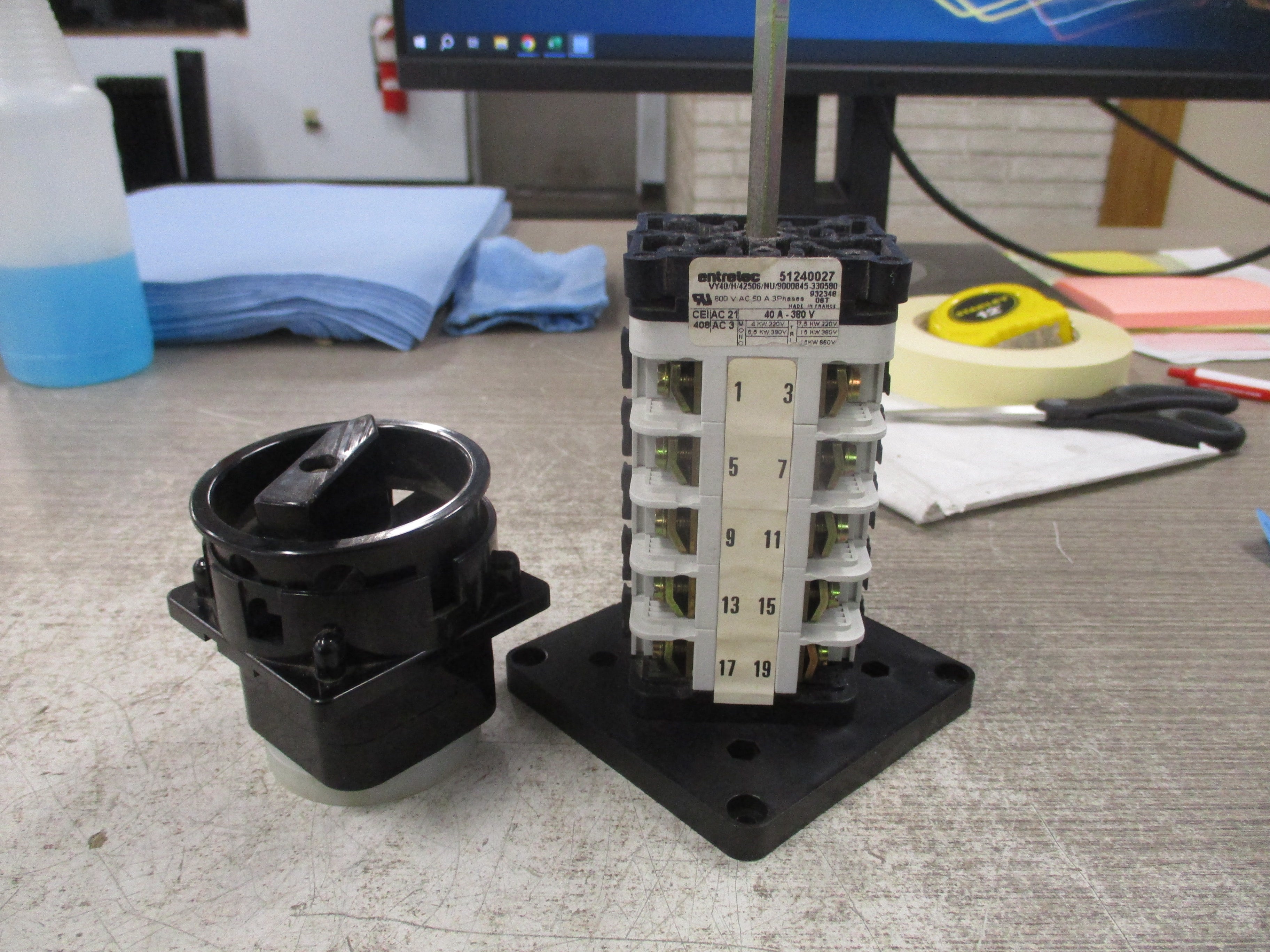 Schneider Electric Contactor LC1 D09 220V Coil 25A 600V Used