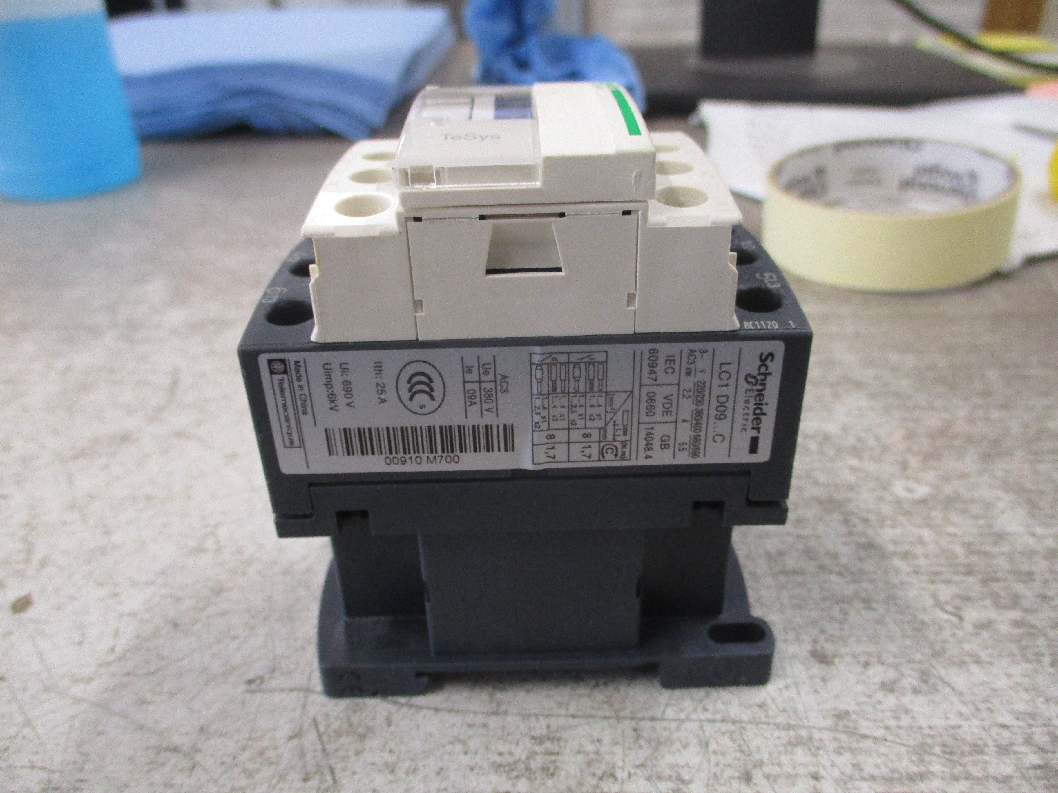 Schneider Electric Contactor LC1 D09 220V Coil 25A 600V Used