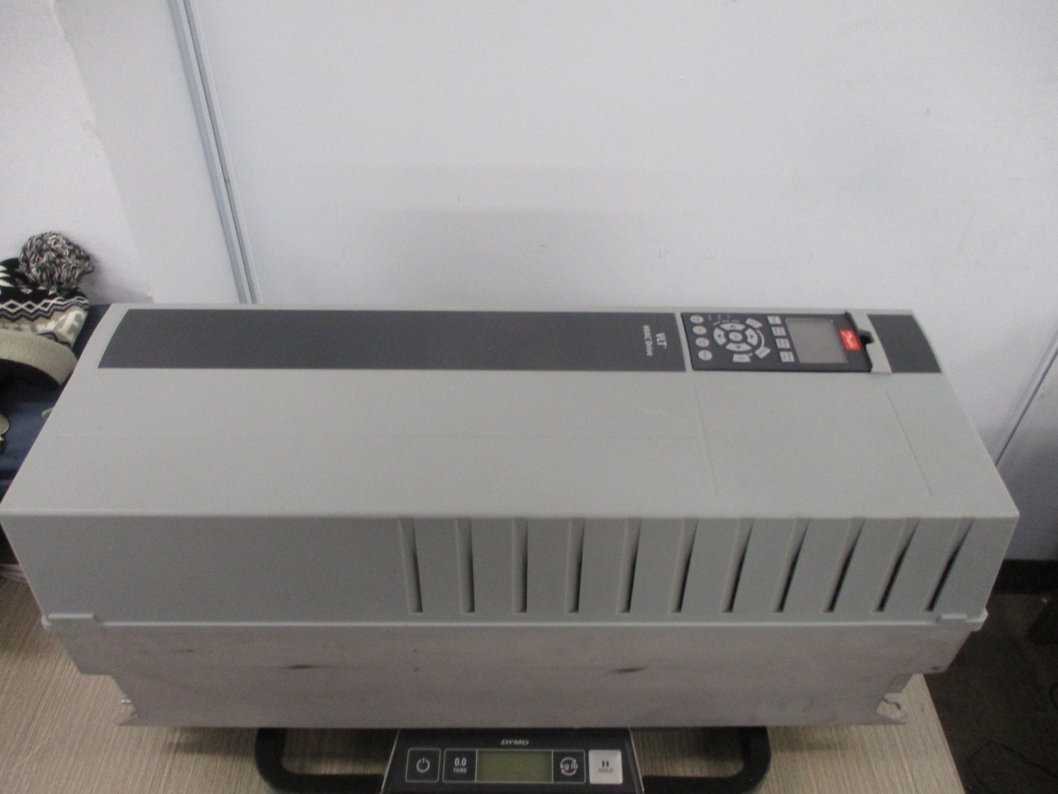 Danfoss VLT AC Drive 131B4263 30HP 3Ph Input: 3x380-480V 50/60Hz 42/36A