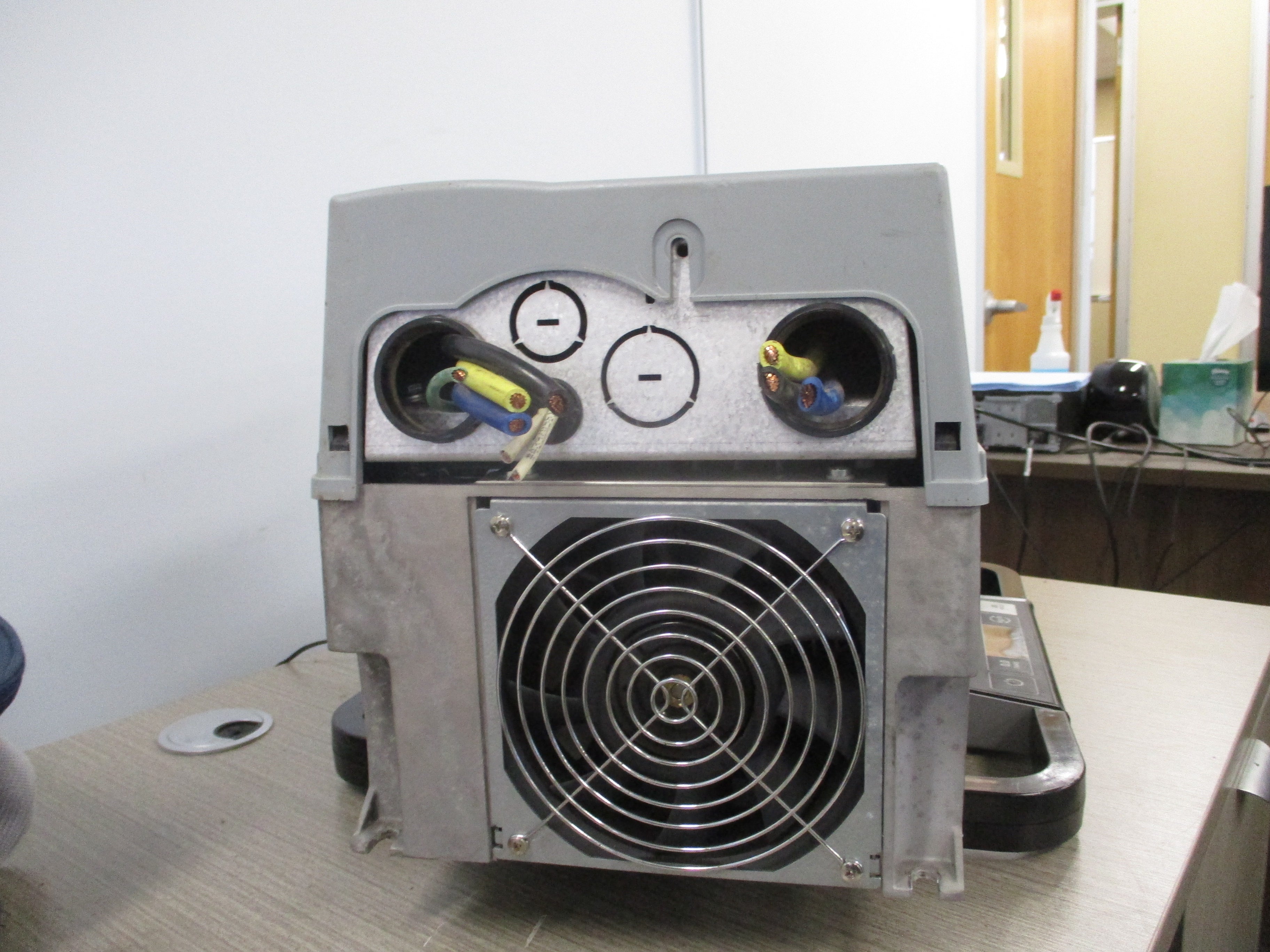 Danfoss VLT AC Drive 131B4263 30HP 3Ph Input: 3x380-480V 50/60Hz 42/36A