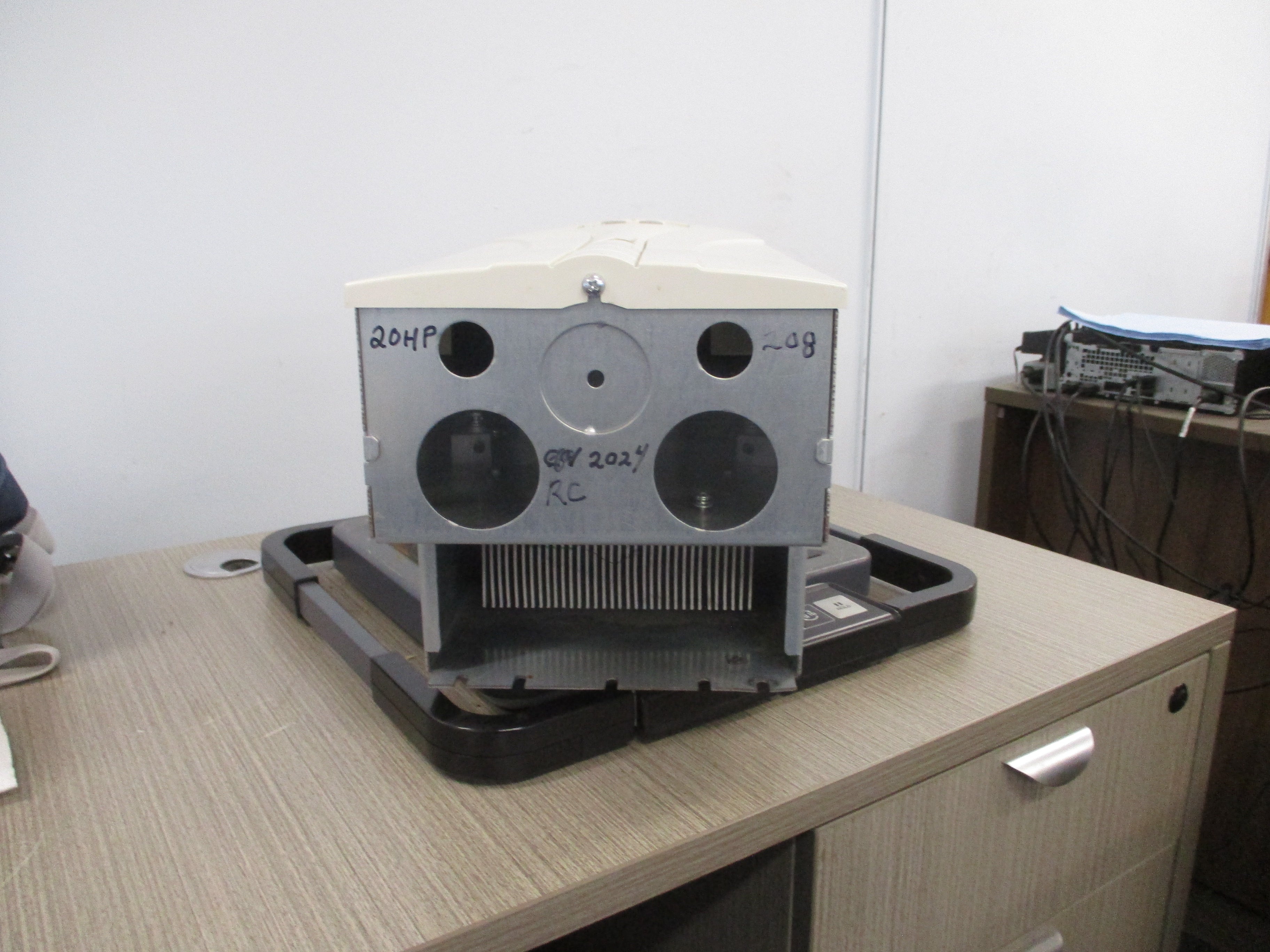 ABB ACH550 AC Drive ACH550-UH-059A-2 20HP/10HP Input: 3PH 48-63Hz 208-240VAC