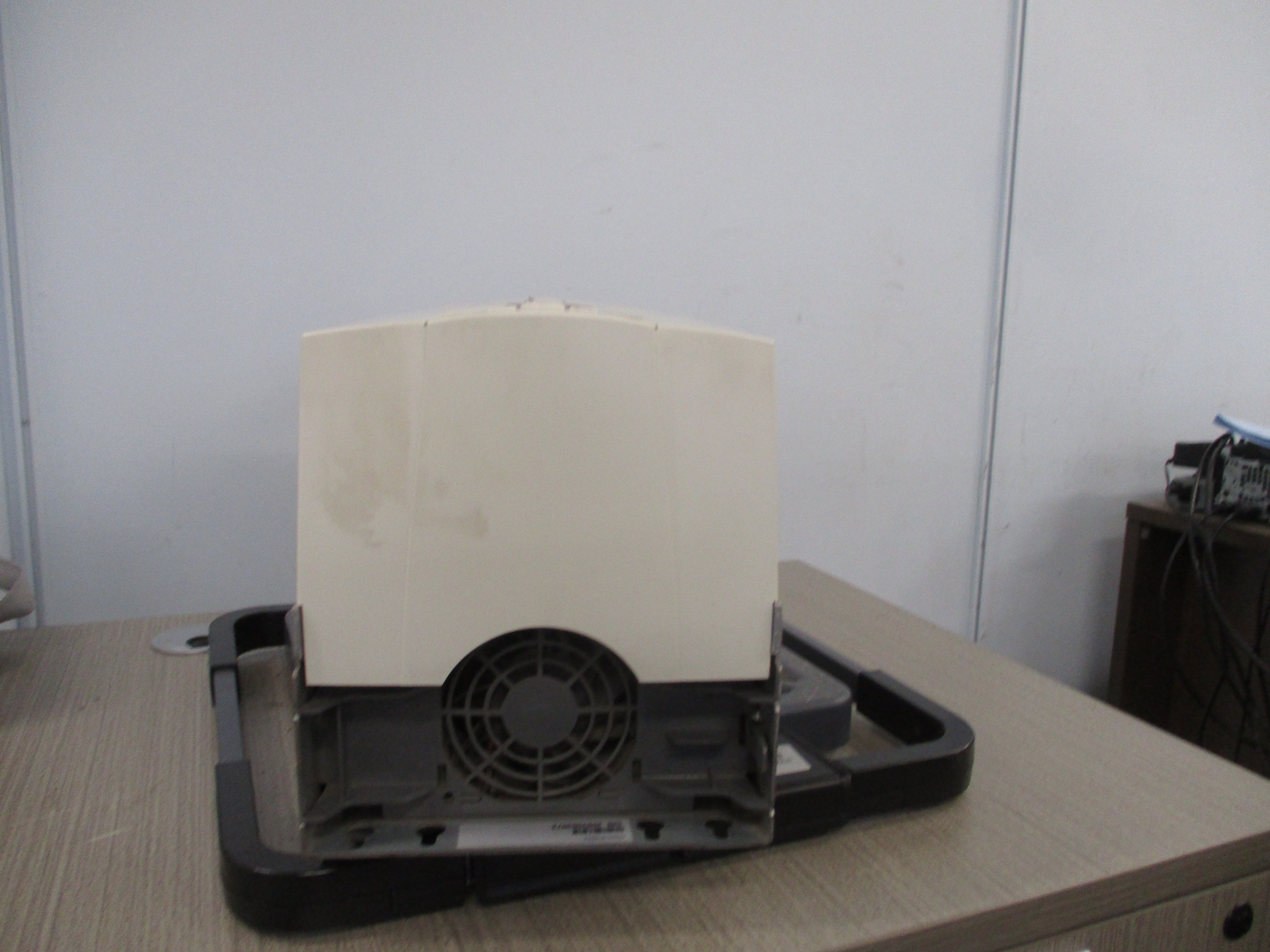 ABB ACH550 AC Drive ACH550-UH-059A-2 20HP/10HP Input: 3PH 48-63Hz 208-240VAC