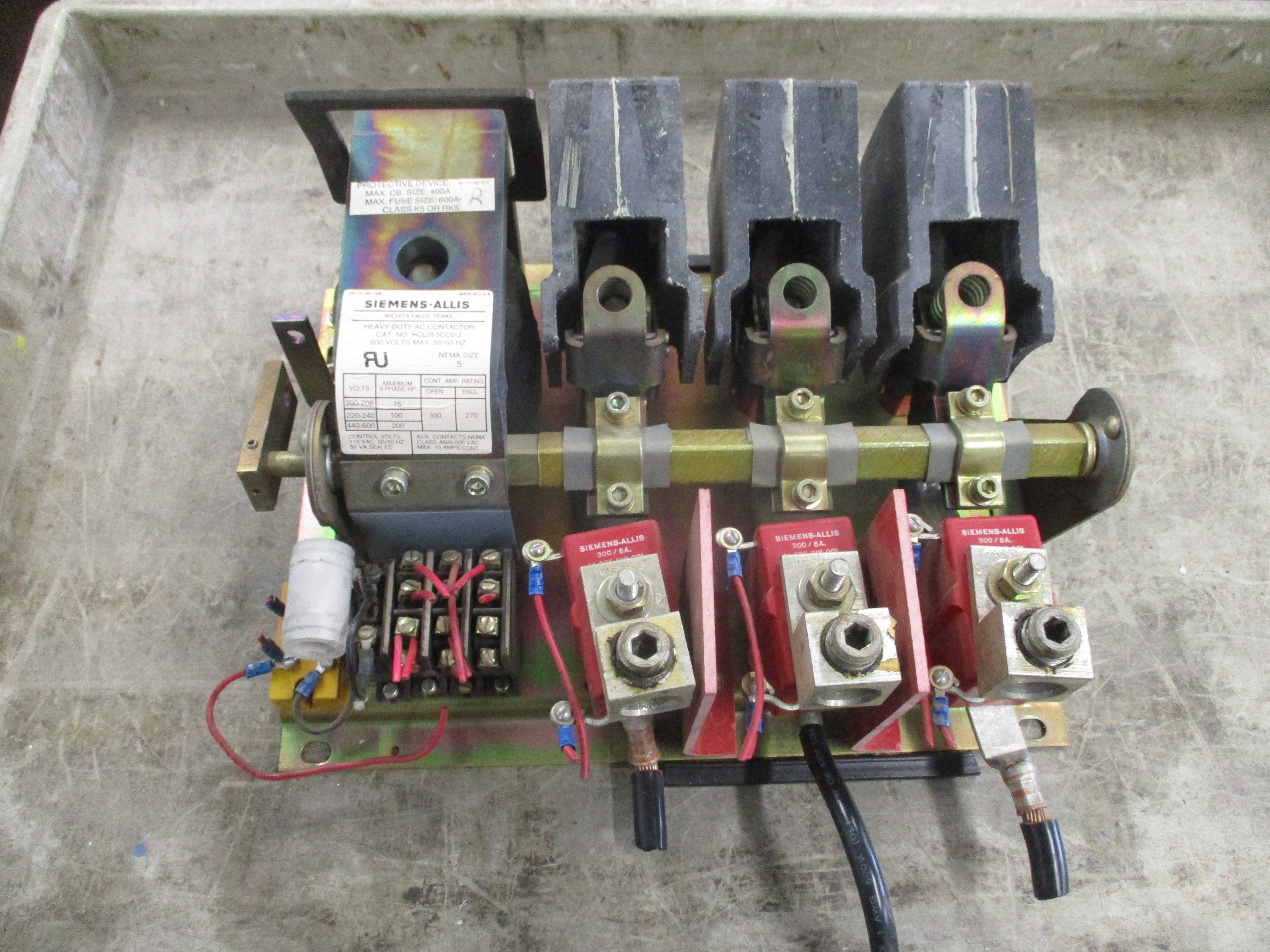 Siemens-Allis Size 5 Contactor HCUR-5CC0-J 115V Control 300A 600V 50/60Hz Used