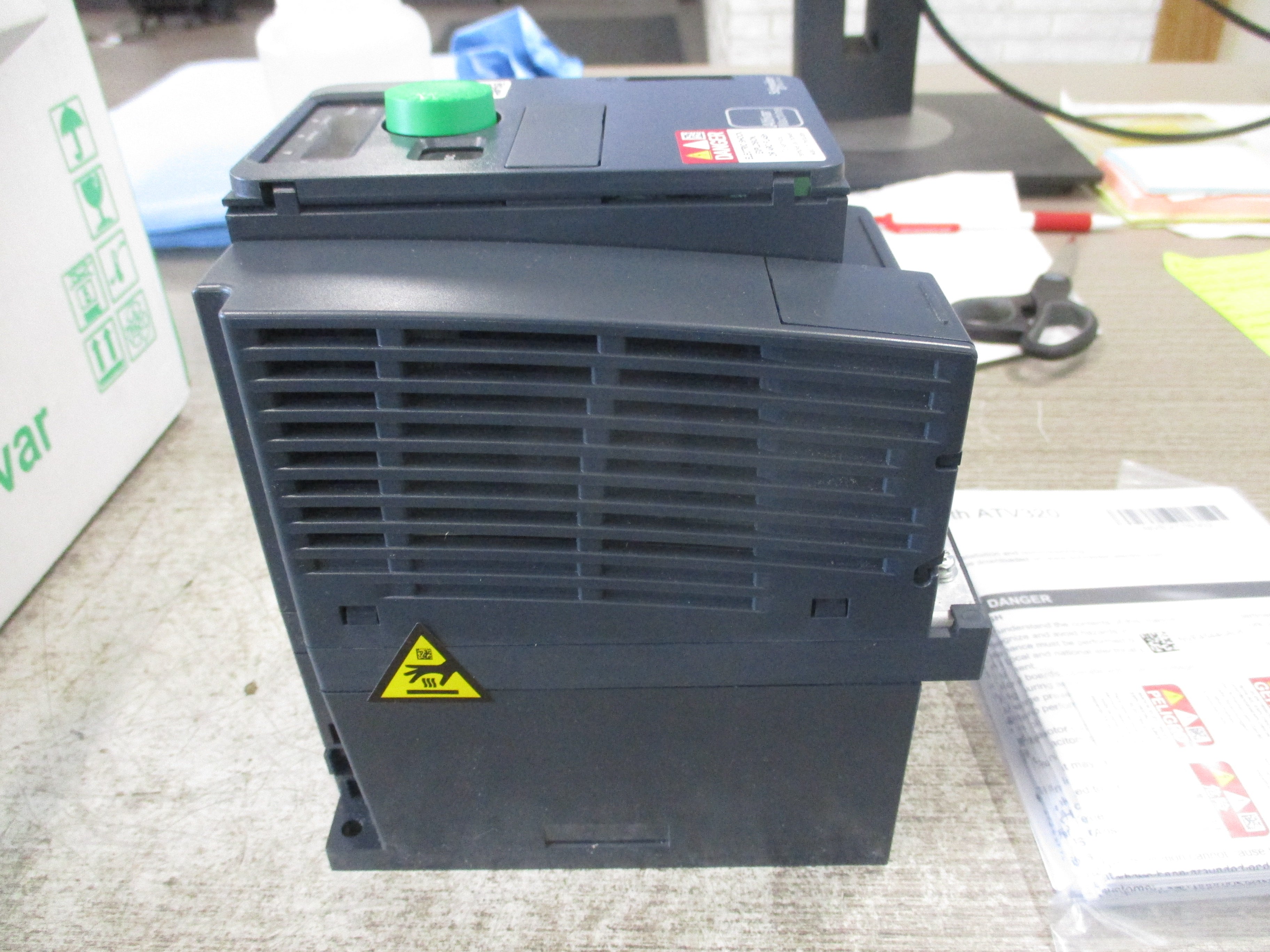 Schneider Electric Altivar AC Drive ATV320U07S6C 1HP 3Ph 525-600V 50/60Hz