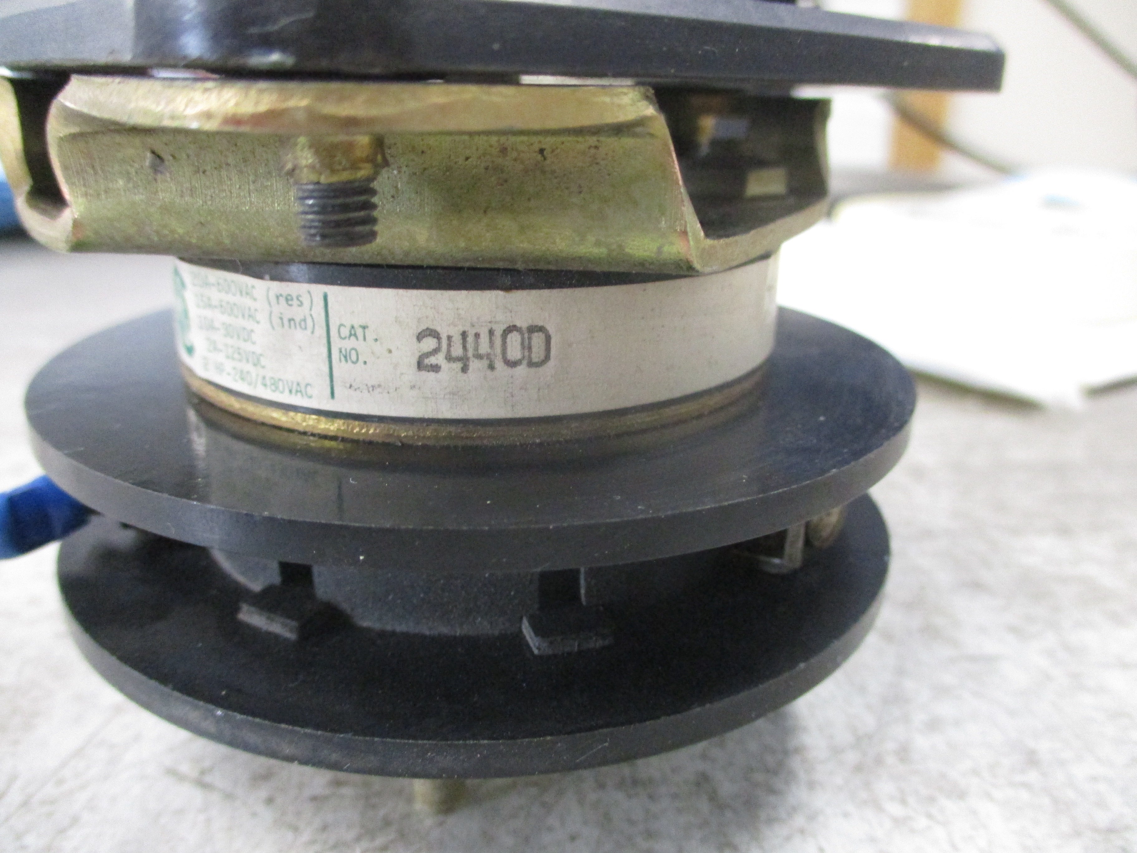 Electroswitch Series 24 Breaker Control Rotary Switch 2440D Used