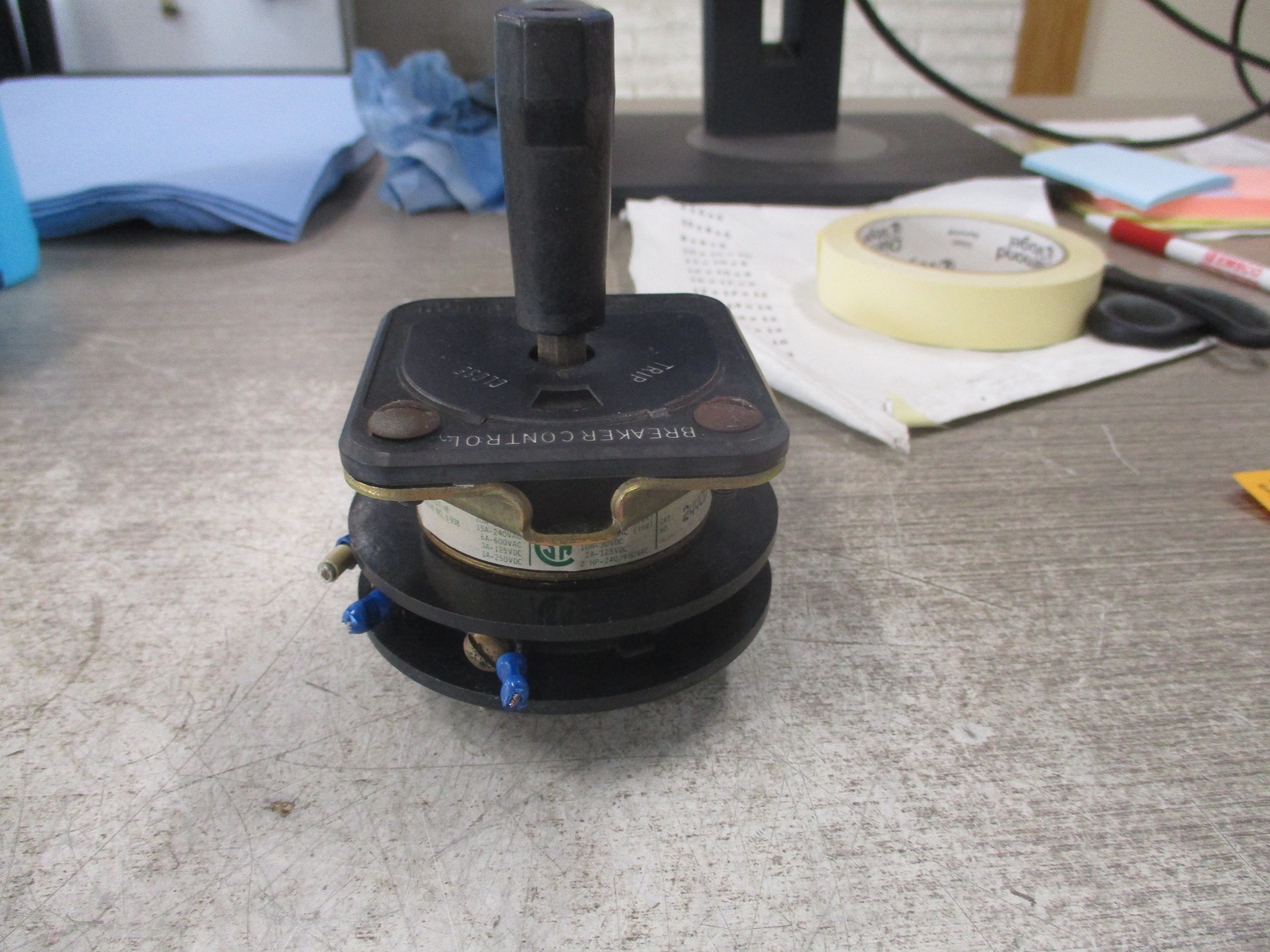 Electroswitch Series 24 Breaker Control Rotary Switch 2440D Used