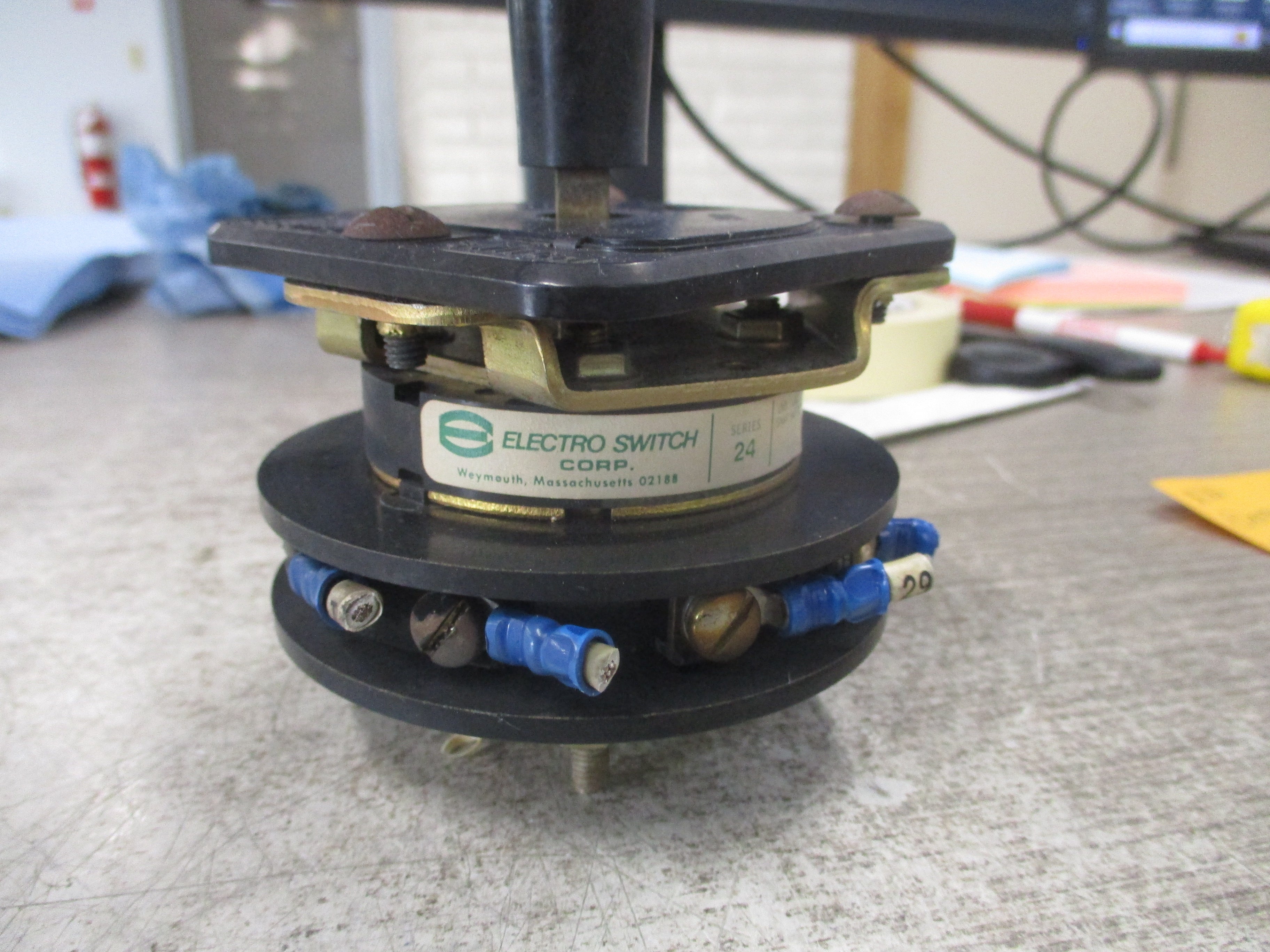 Electroswitch Series 24 Breaker Control Rotary Switch 2440D Used