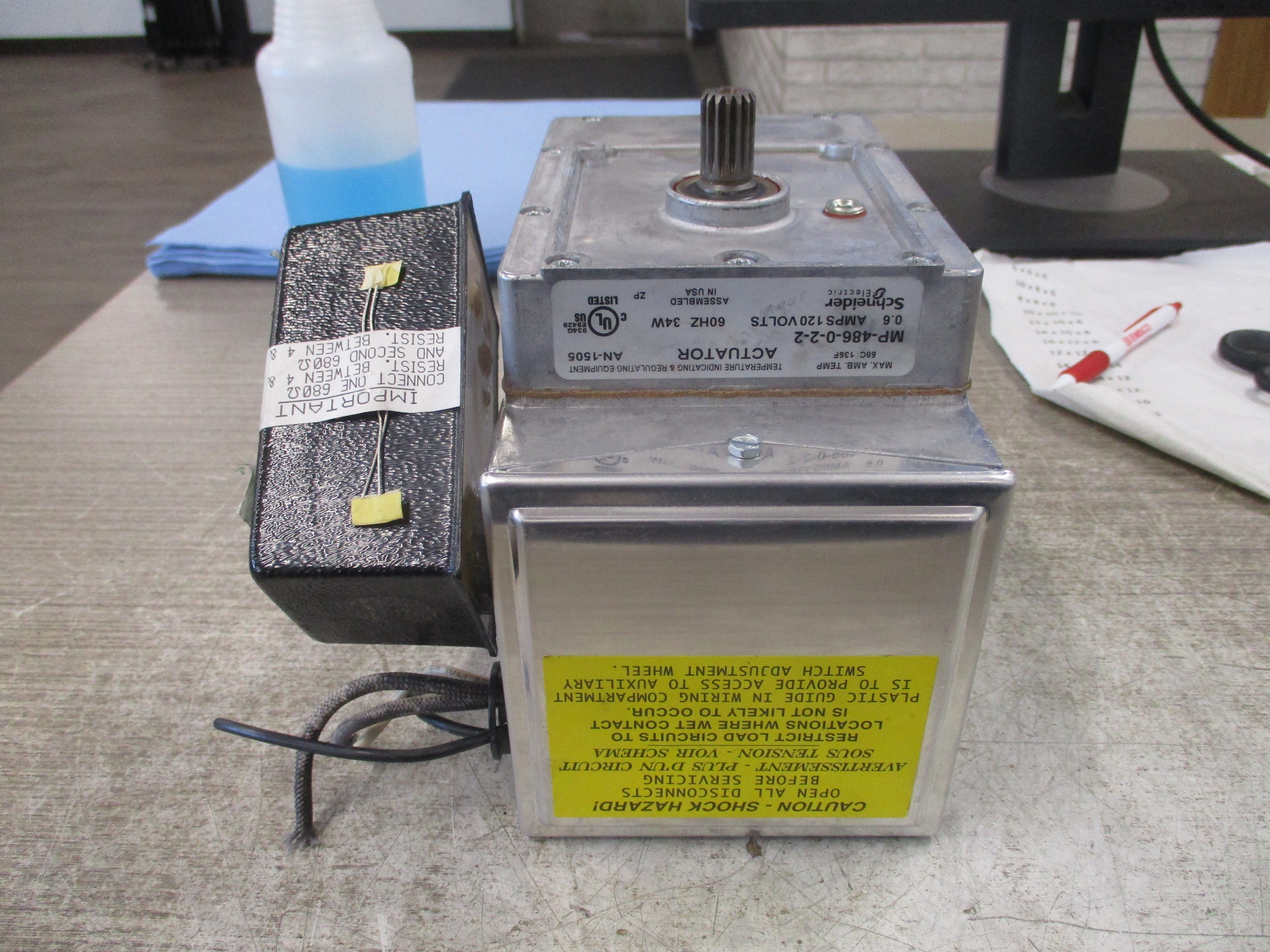 Schneider Electric Actuator MP-486-0-2-2 120V 0.6A 60Hz Used