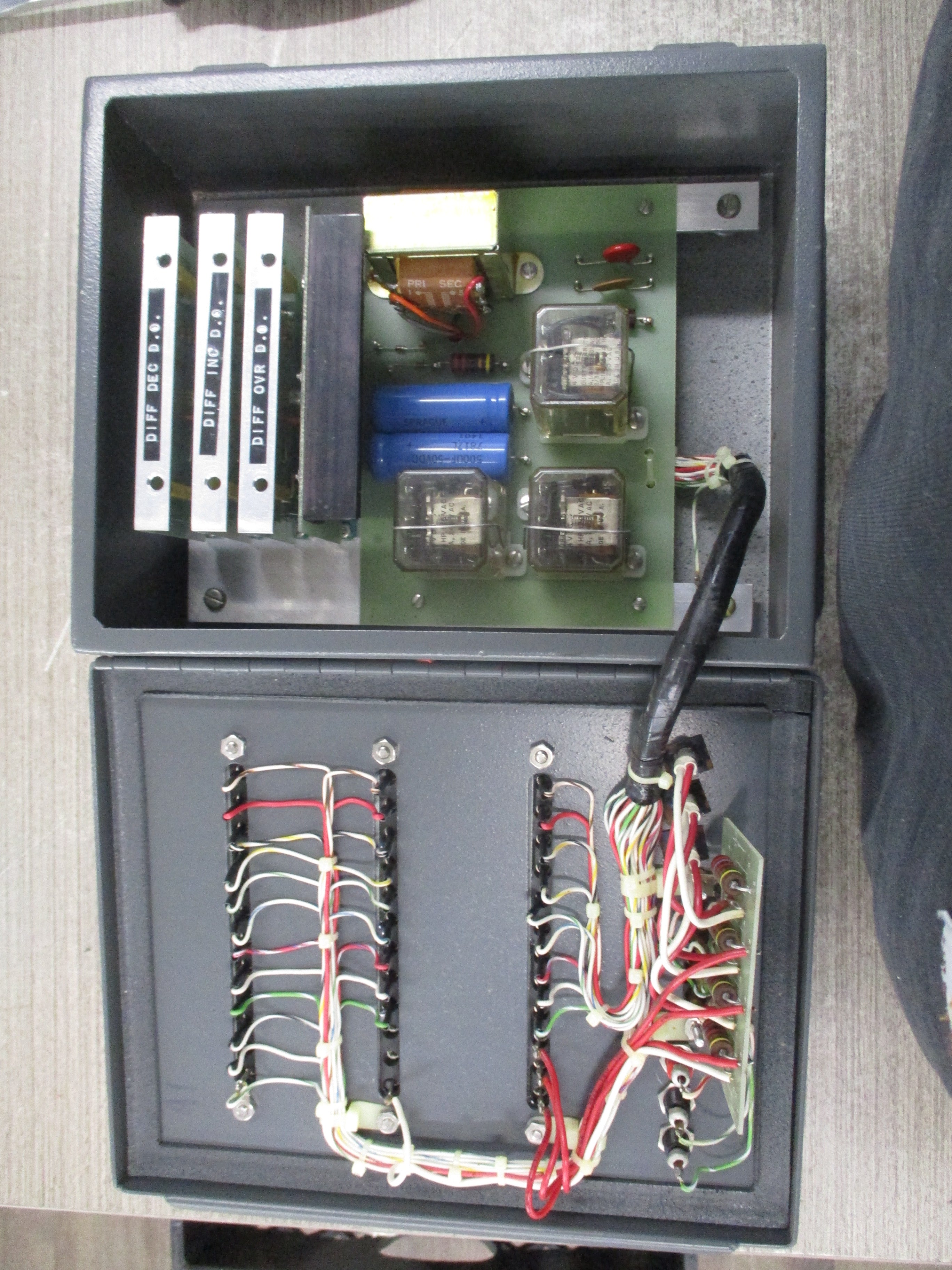 GE Enclosed Size 00 Starter CR306A1** 115-120V Coil 9A 600VAC Type 1 Enclosure Used