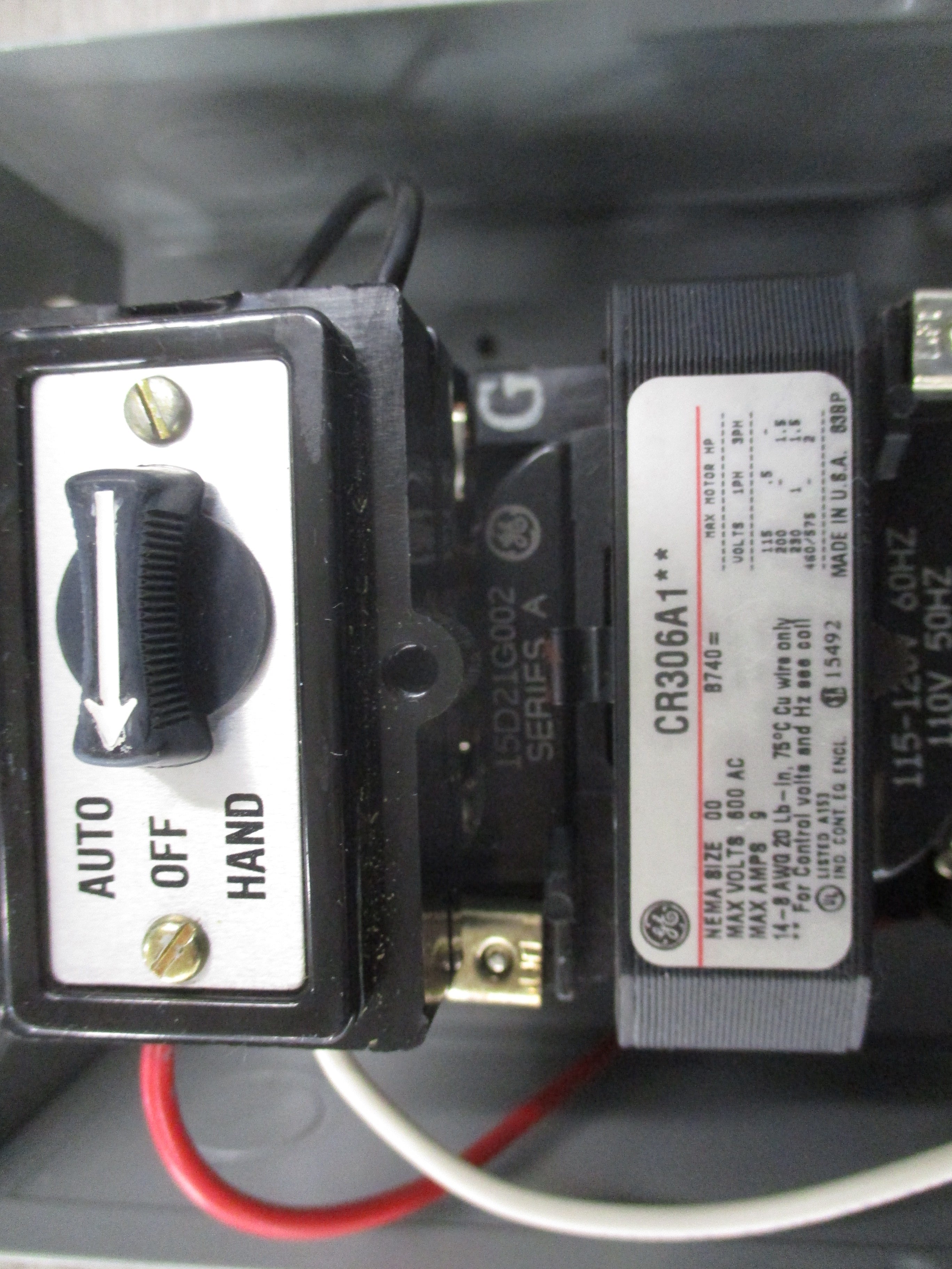 GE Enclosed Size 00 Starter CR306A1** 115-120V Coil 9A 600VAC Type 1 Enclosure Used